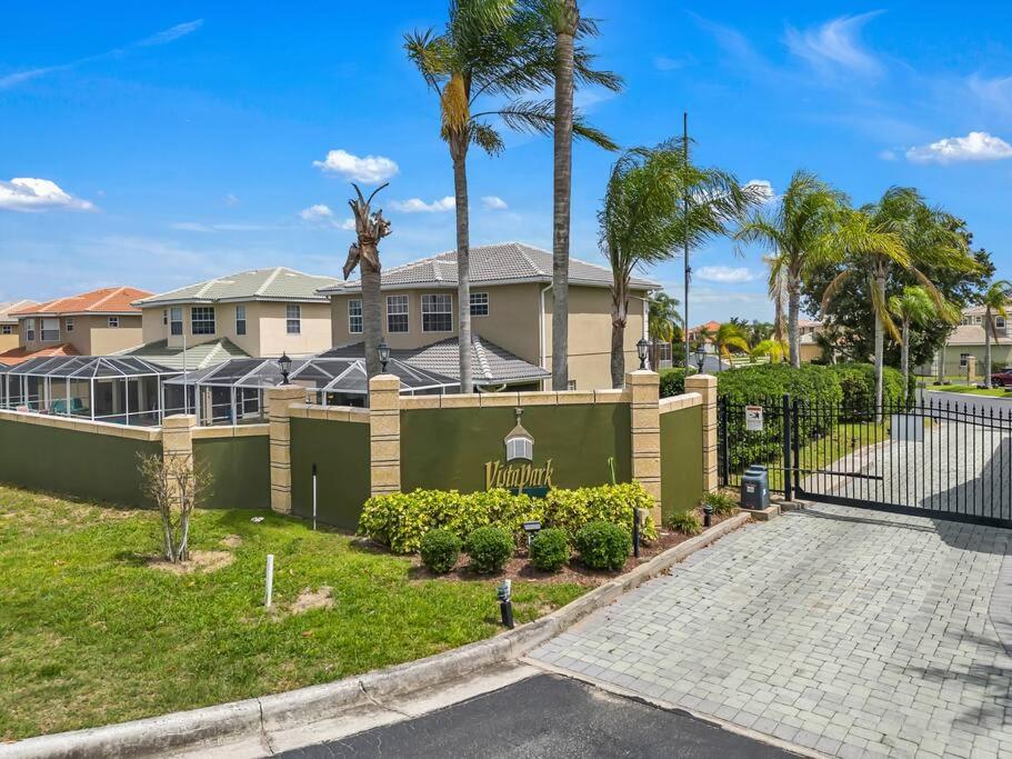 5 Bedrooms/5.5 Bathrooms/Villa near Theme Parks view 4