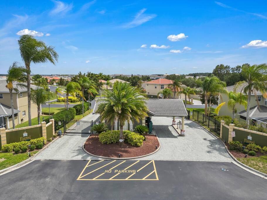 5 Bedrooms/5.5 Bathrooms/Villa near Theme Parks view 3