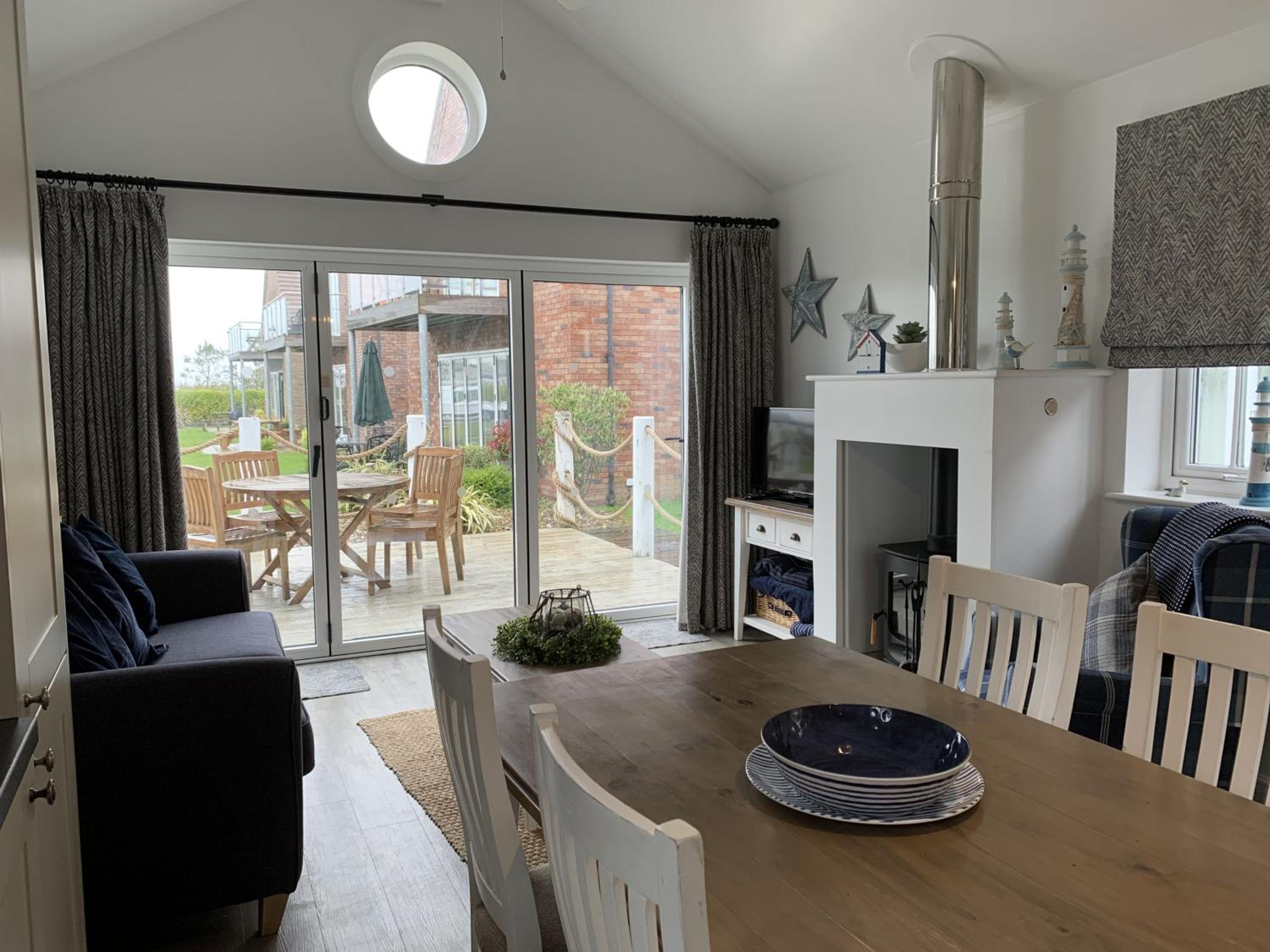 Mariners, The Bay, 2 bedrooms with ensuites, parking nearby, 1 medium or 2 small dogs welcome view 3