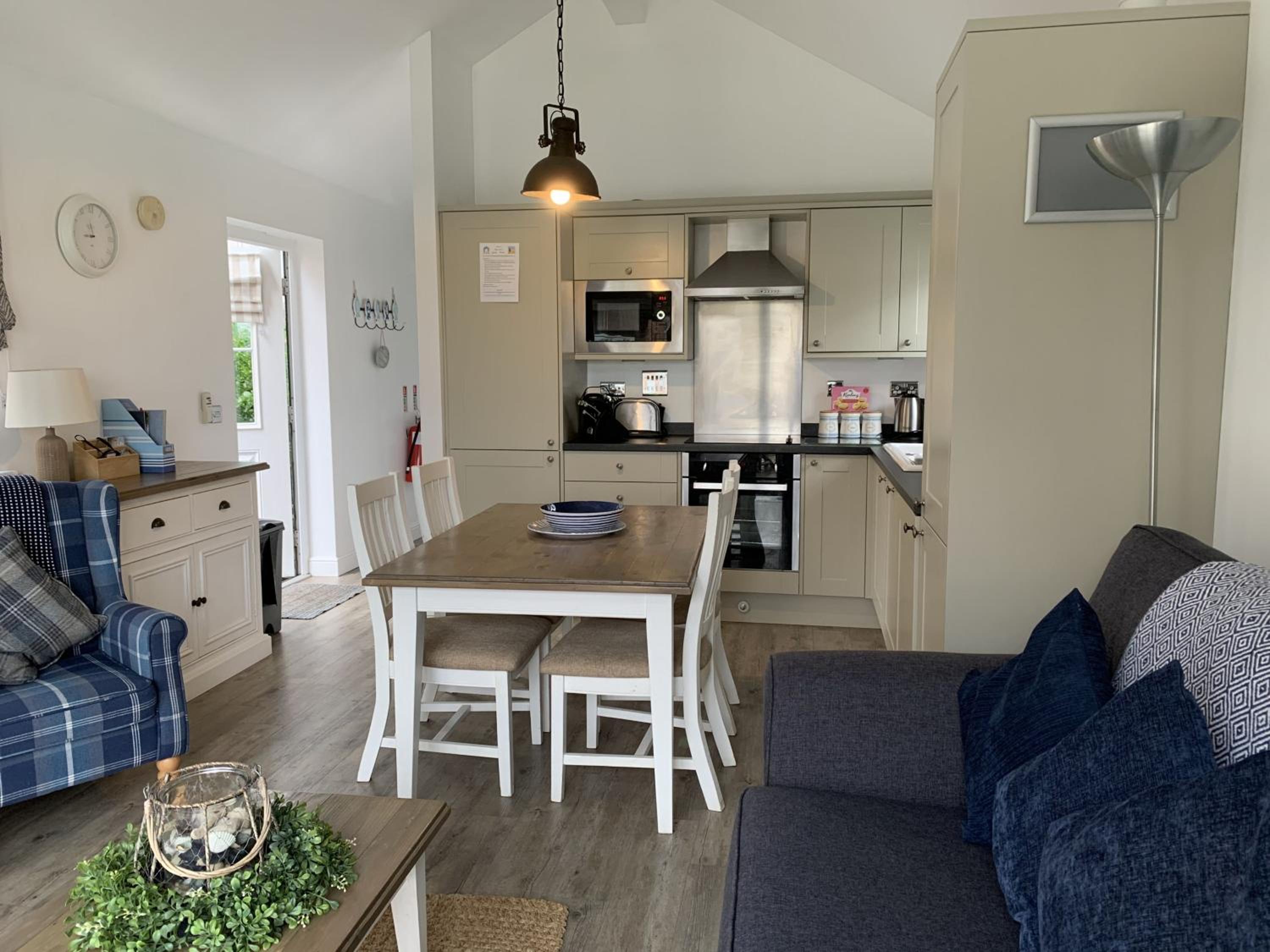 Mariners, The Bay, 2 bedrooms with ensuites, parking nearby, 1 medium or 2 small dogs welcome view 5