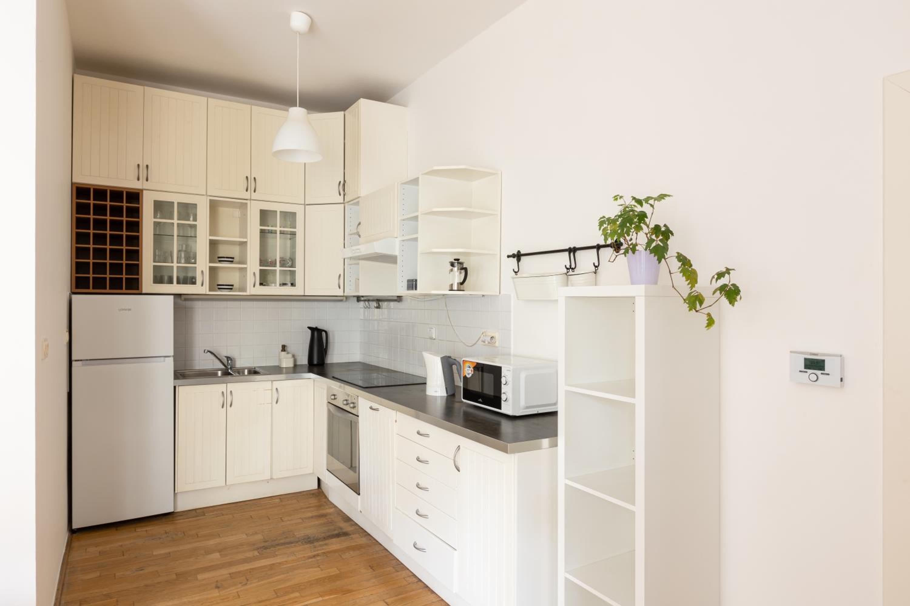 City Centre Garden Apartment with parking