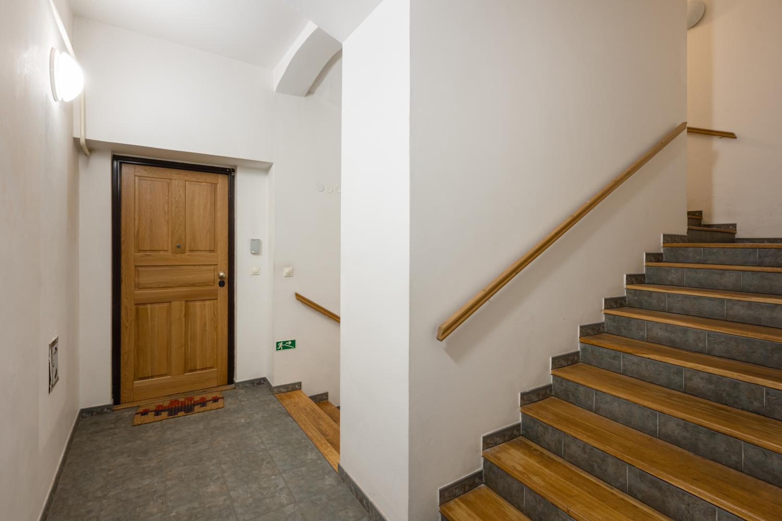 City Centre Garden Apartment with parking