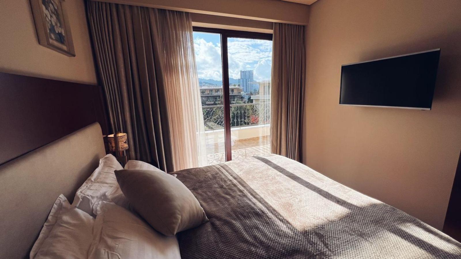 Luxury Dreamland Oasis Apartments view 5