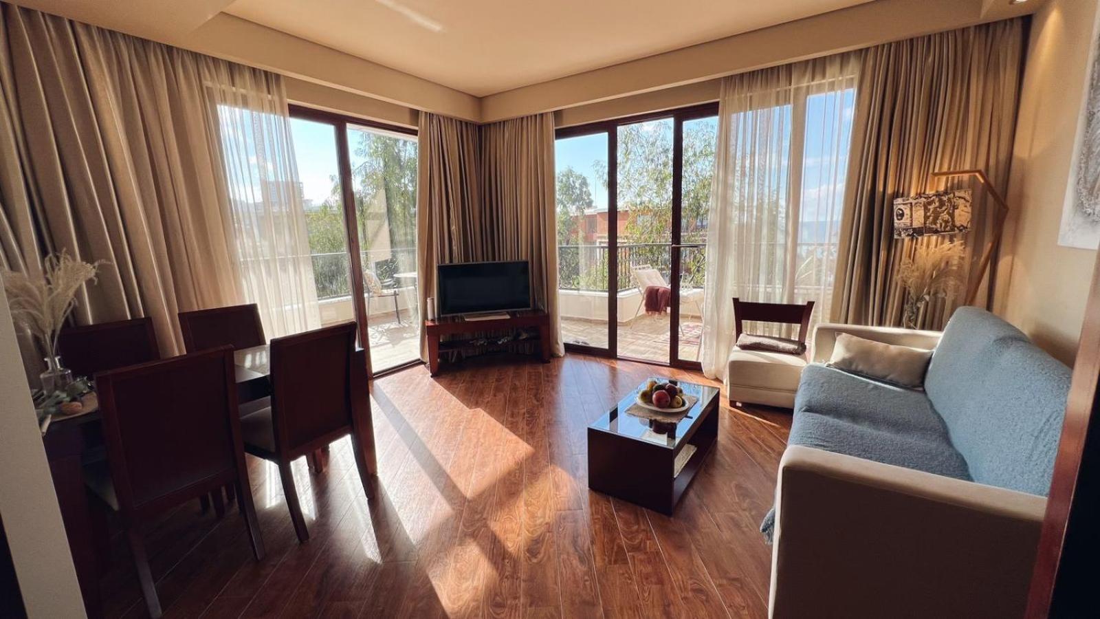 Luxury Dreamland Oasis Apartments view 3