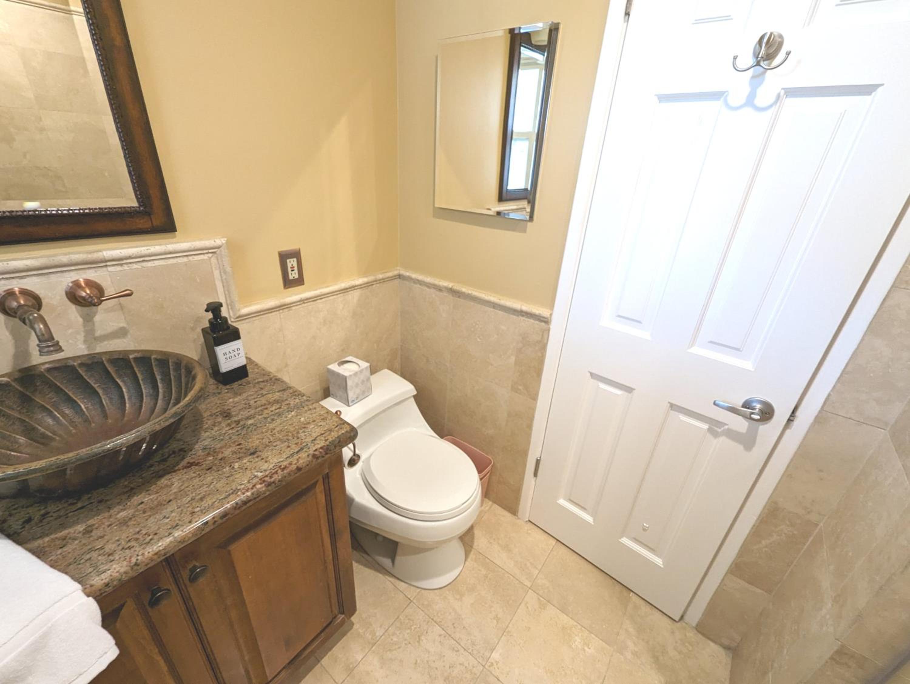 4 BR Encino Home w/ Amazing Yard, Near Everything - Property Image 11