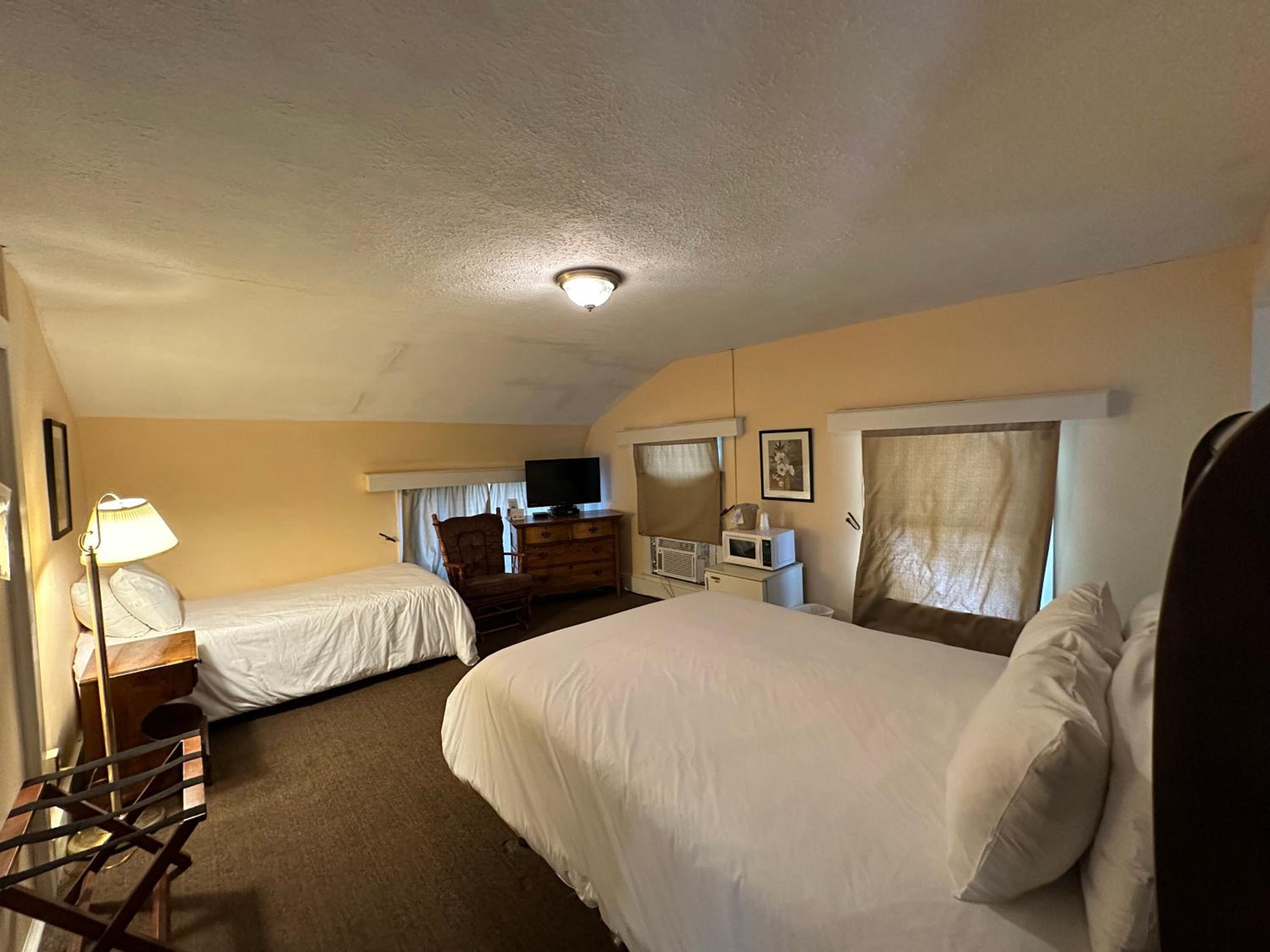 The Colonial Inn & Creamery