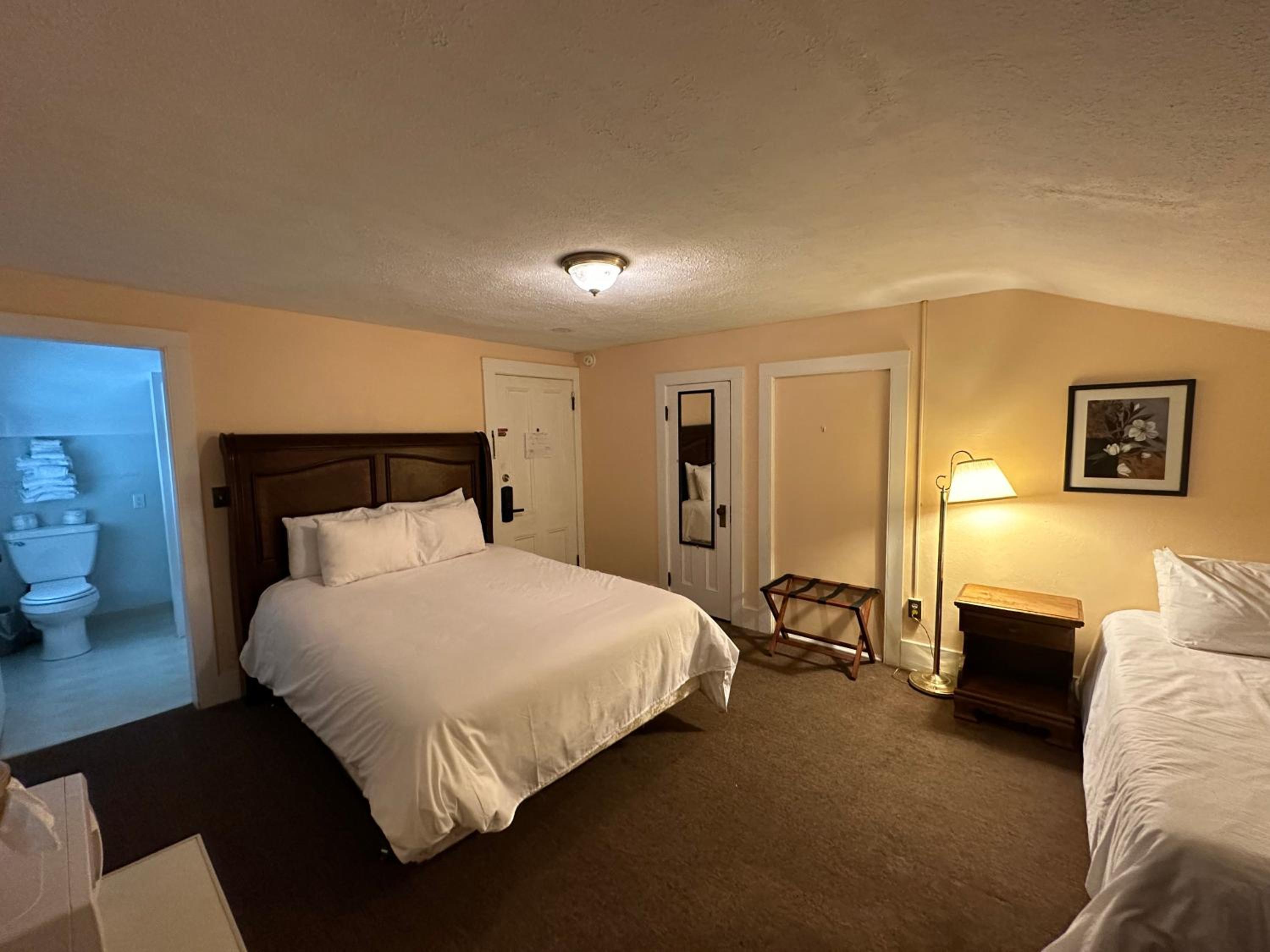 The Colonial Inn & Creamery