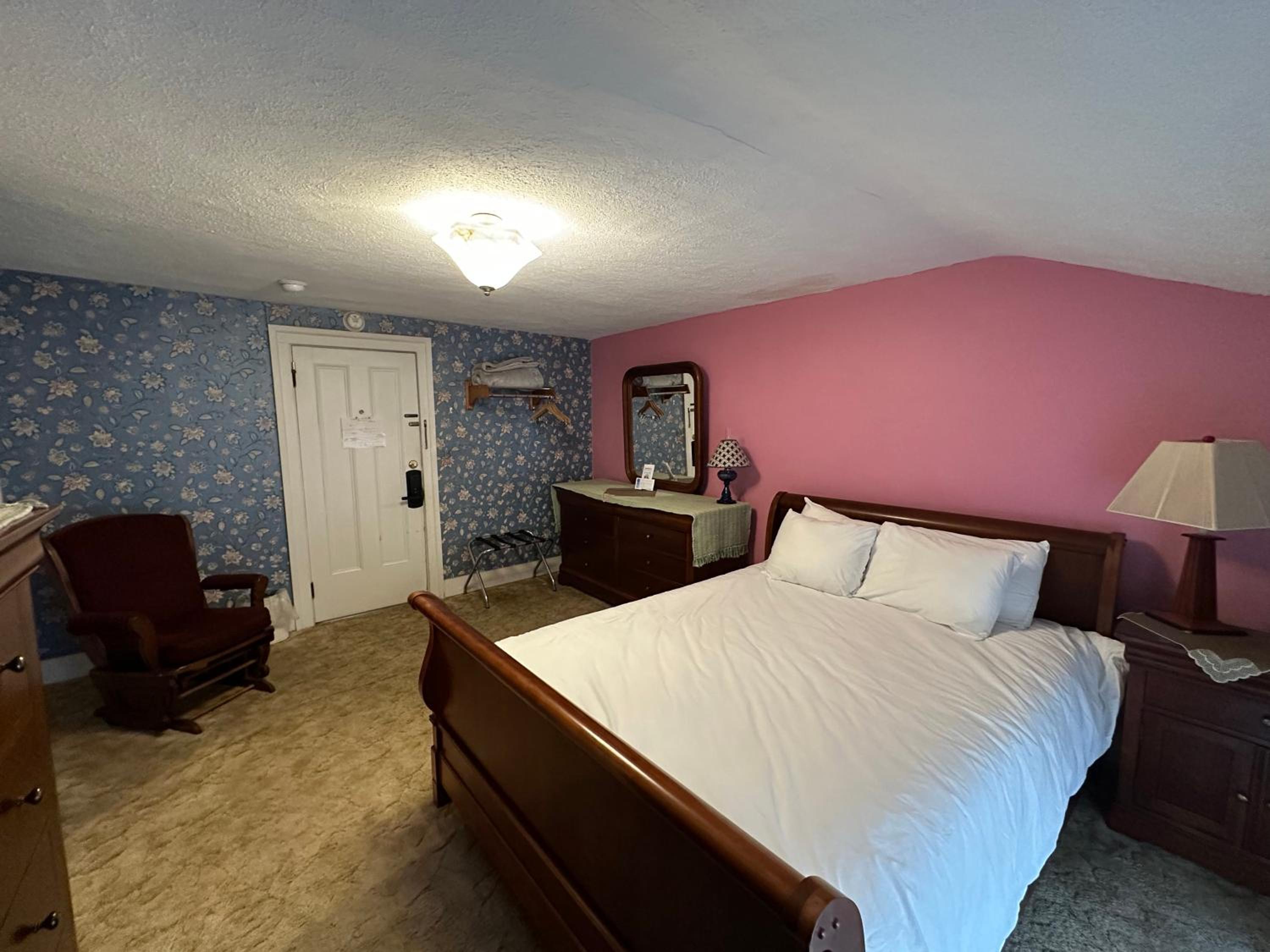 The Colonial Inn & Creamery