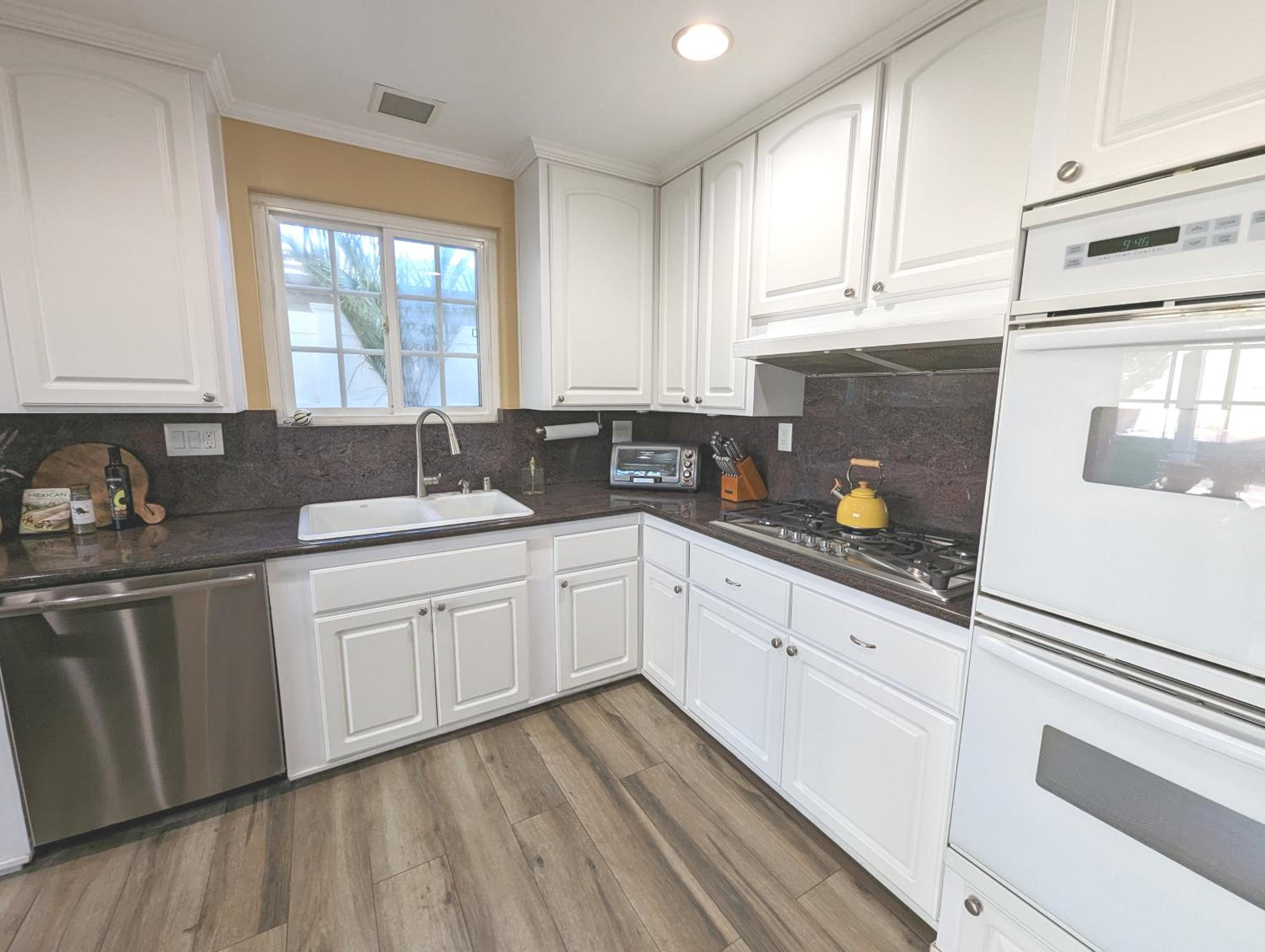 4 BR Encino Home w/ Amazing Yard, Near Everything - Property Image 33