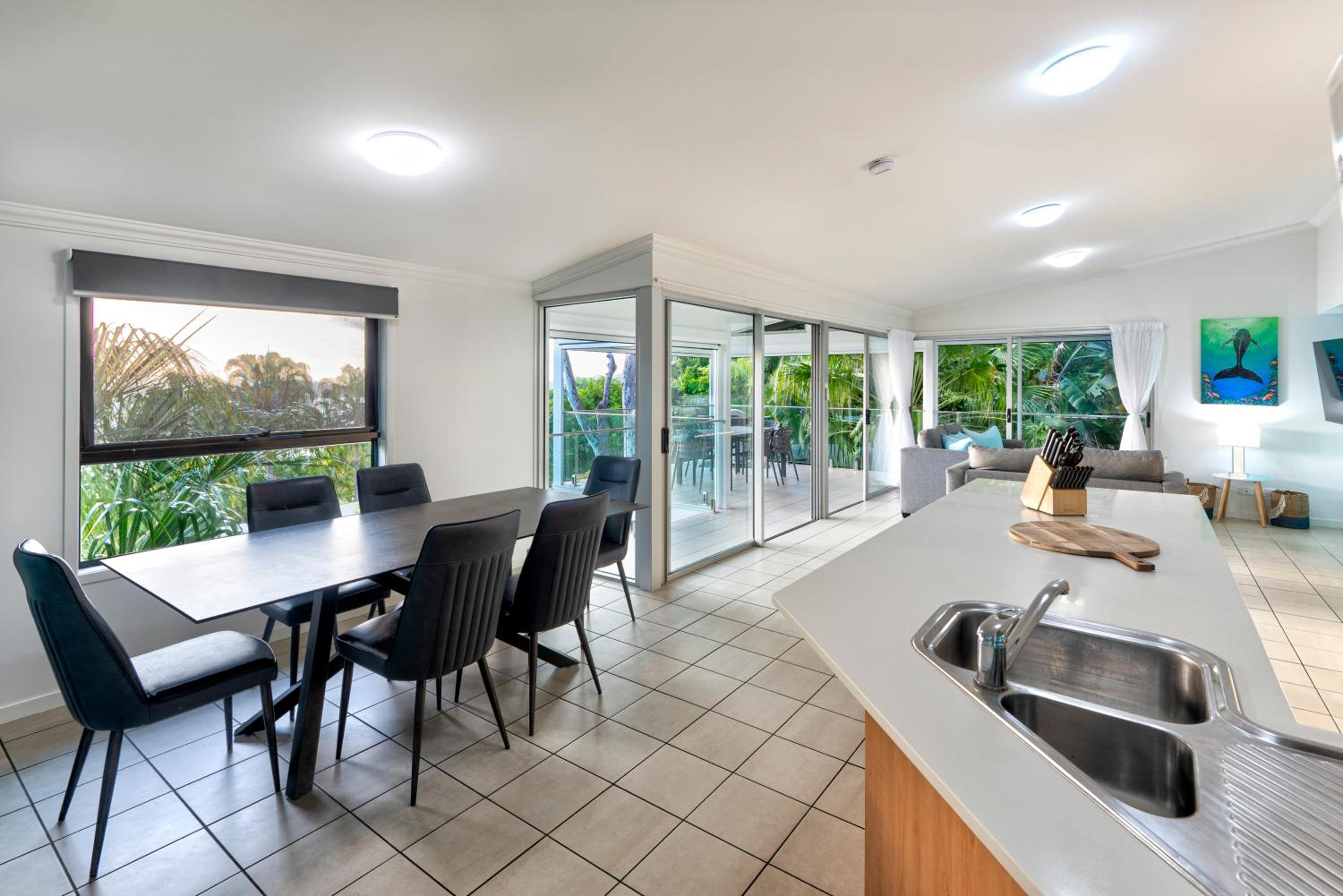 Oasis Apartments on Hamilton Island by HIHA