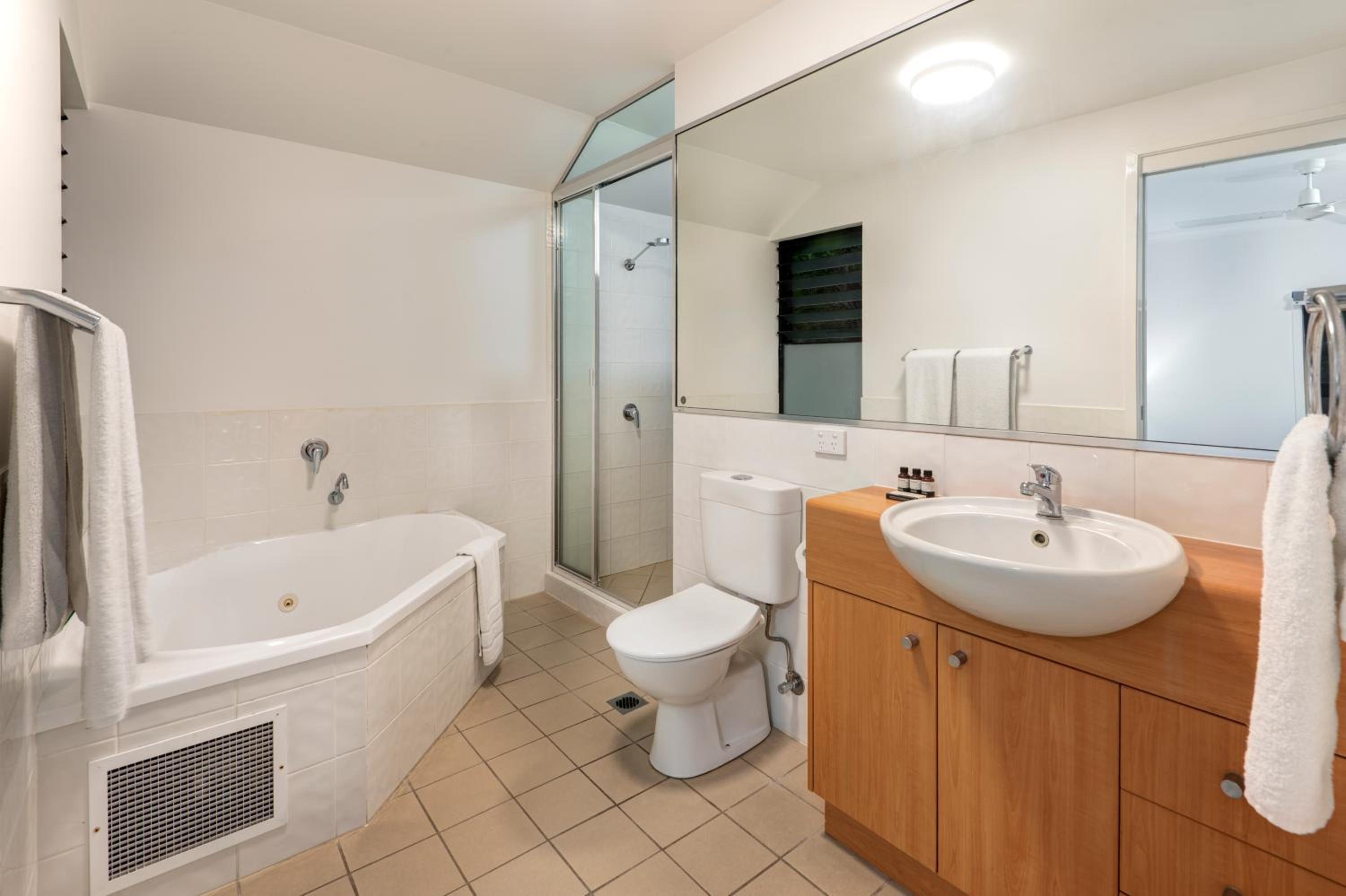 Oasis Apartments on Hamilton Island by HIHA