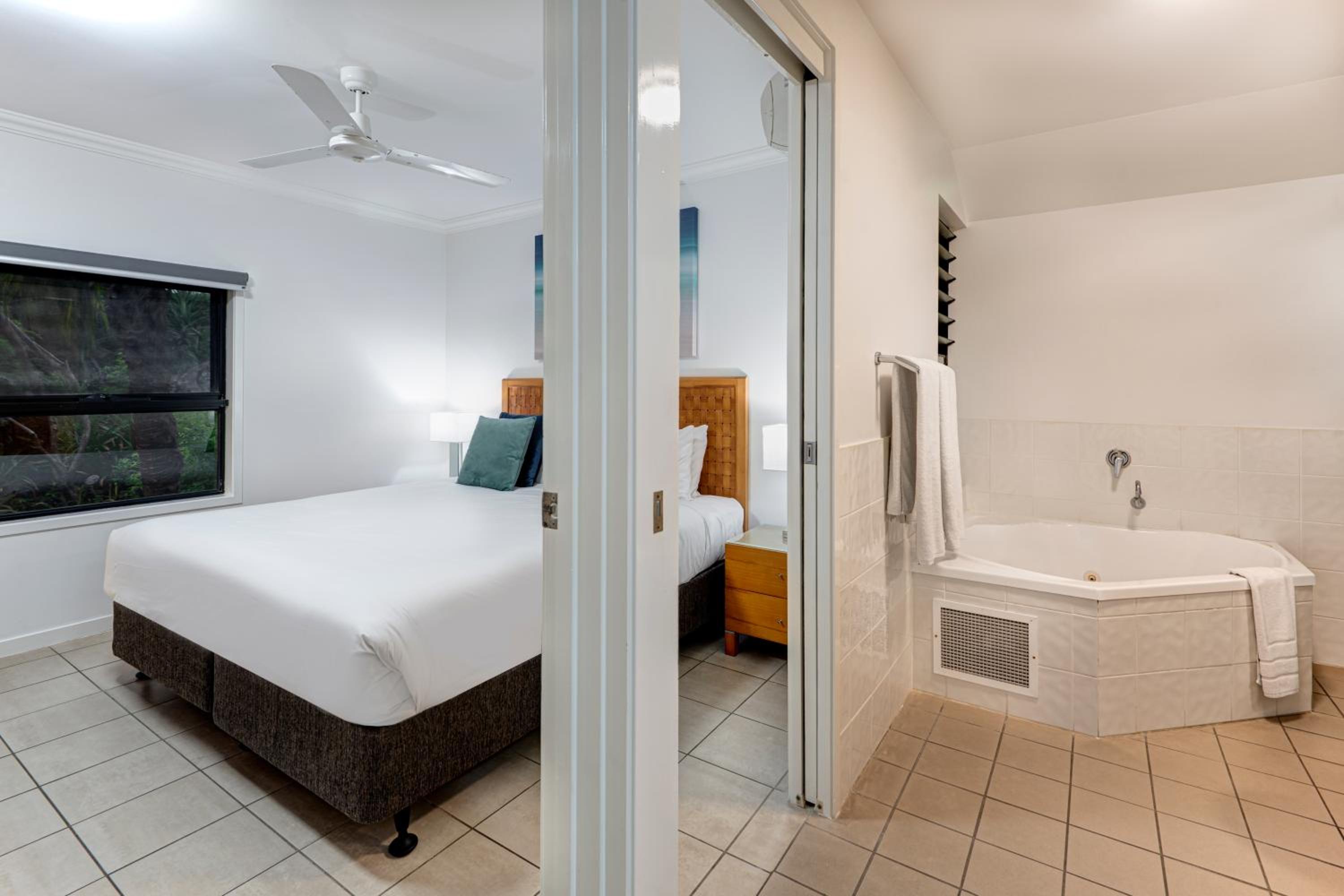 Oasis Apartments on Hamilton Island by HIHA