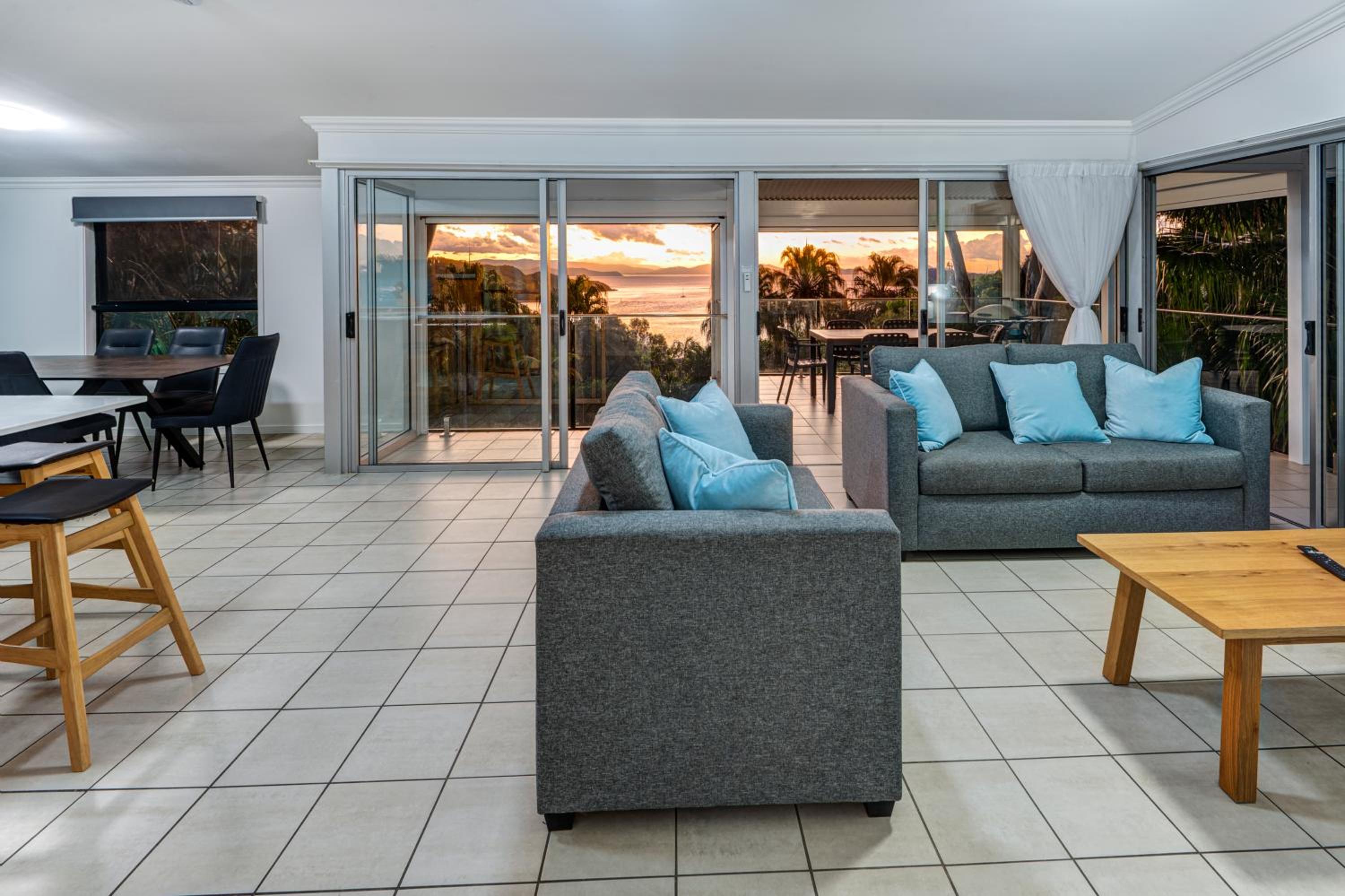 Oasis Apartments on Hamilton Island by HIHA