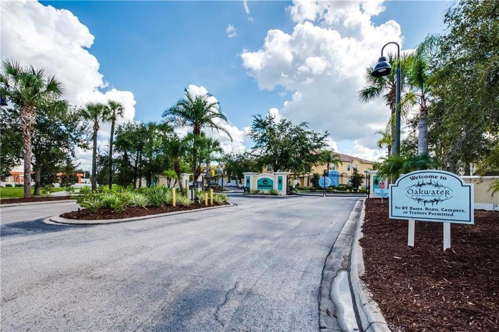 3 bedrooms townhome Gated Resort 5 minutes from Disney