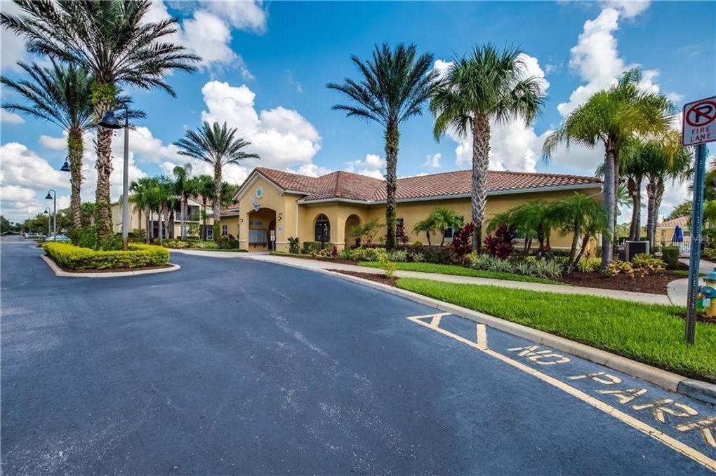 3 bedrooms townhome Gated Resort 5 minutes from Disney