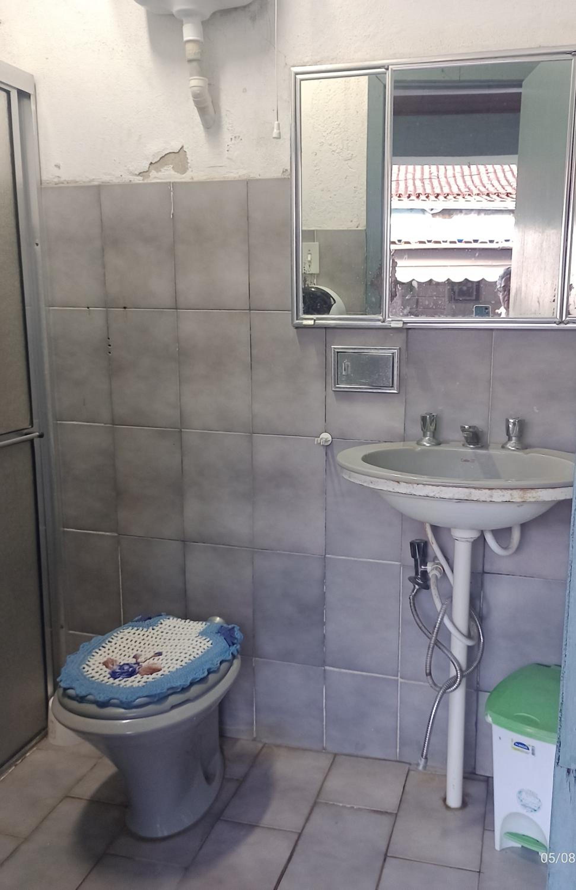 CASA com ACOMODAÇÃO para 6 PESSOAS