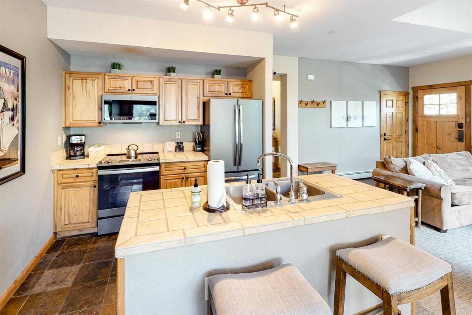 Lakeside Village 3 Bedroom Townhome At The Seasons In Keystone view 2