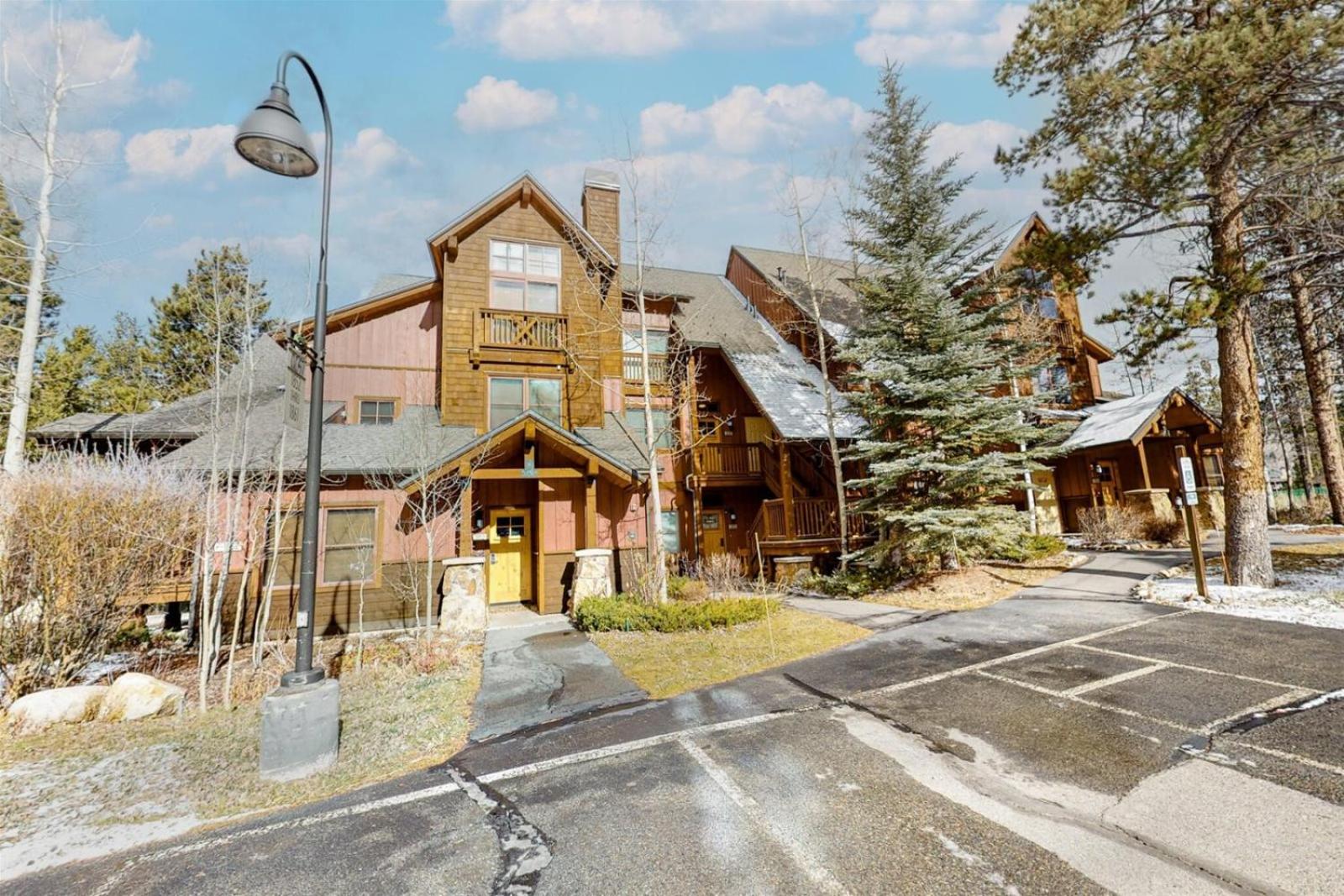 Lakeside Village 3 Bedroom Townhome At The Seasons In Keystone view 5