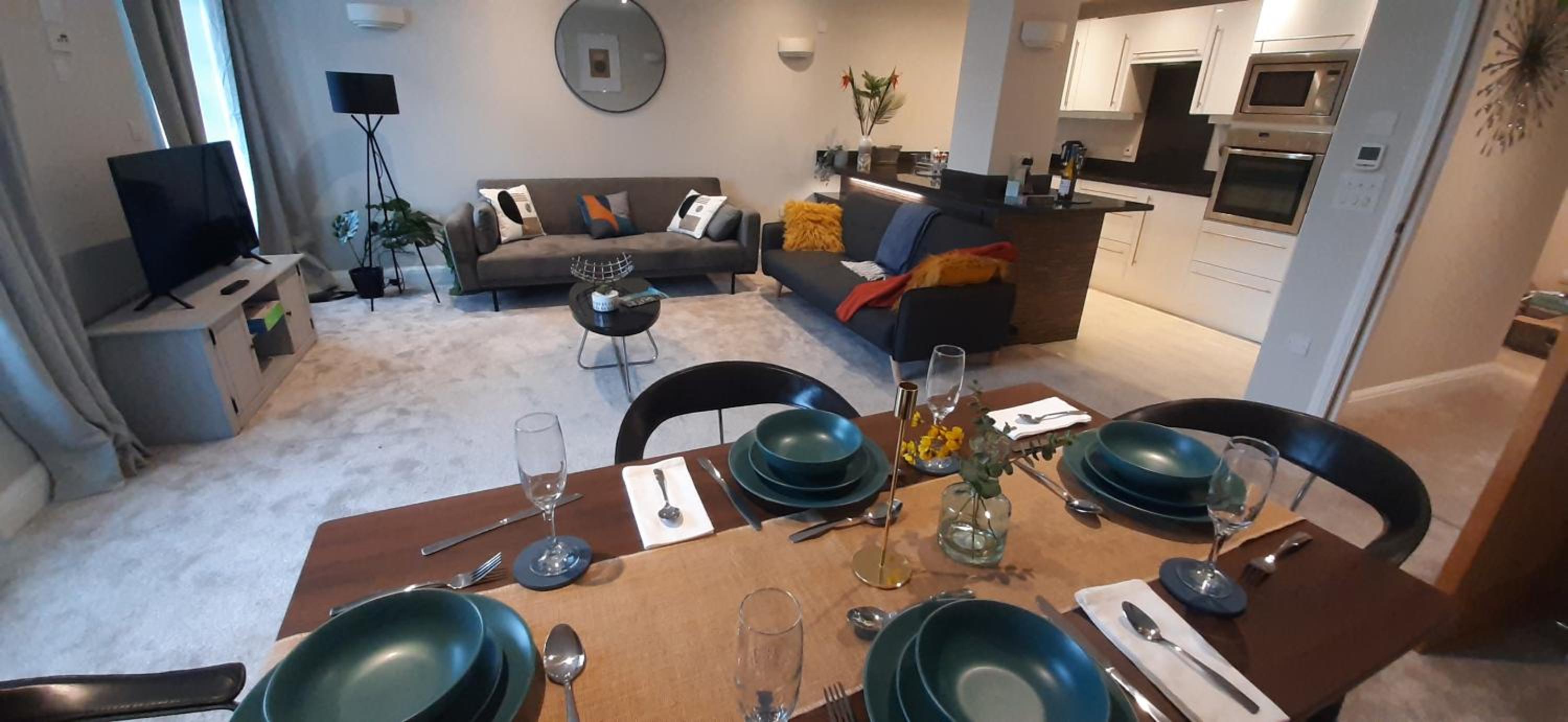 Rare luxury Harbourview apartment sleeps 6 view 3