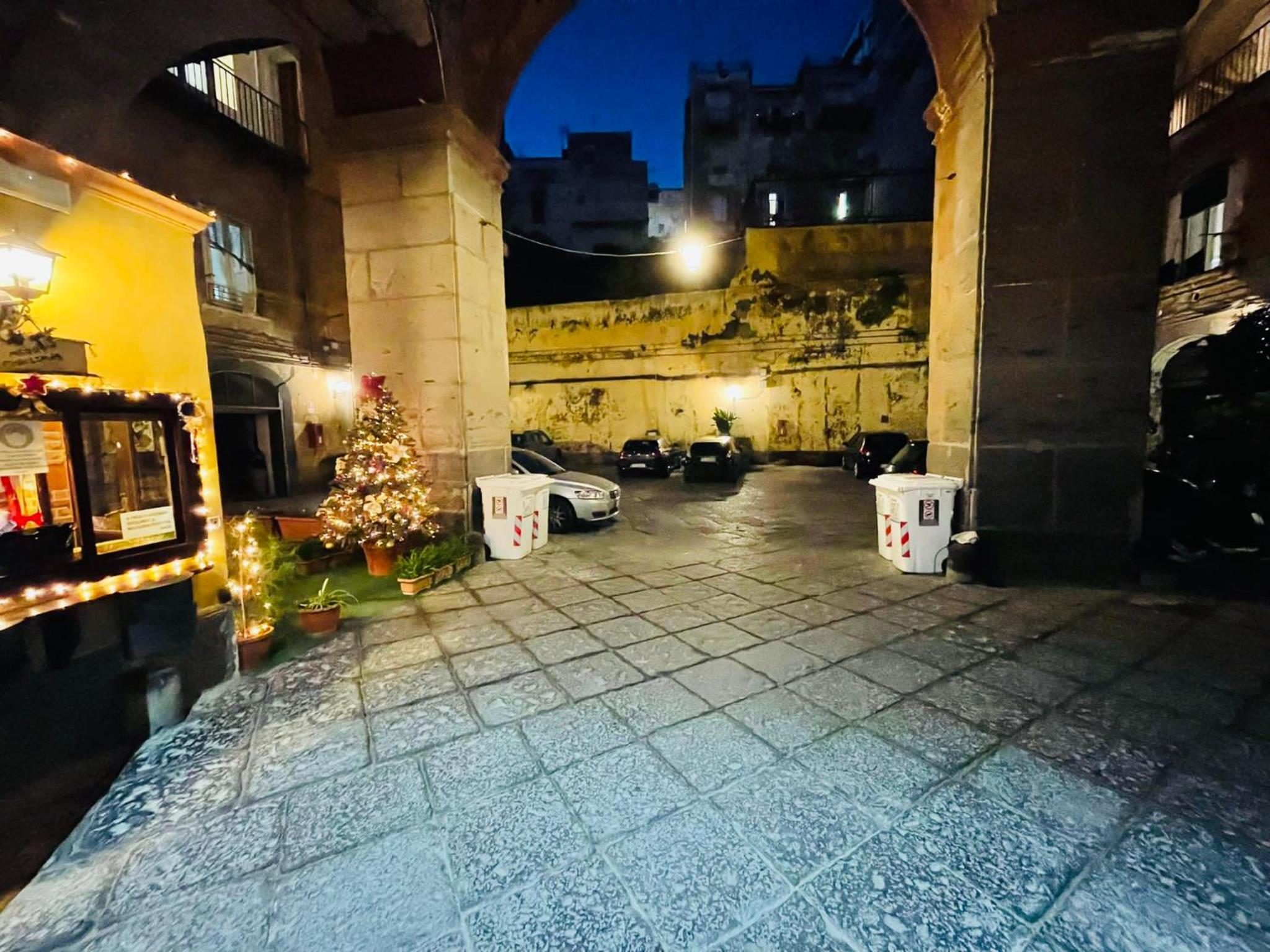 HOLIDAY HOME TARSIA Vicino PIAZZA DANTE - TOLEDO