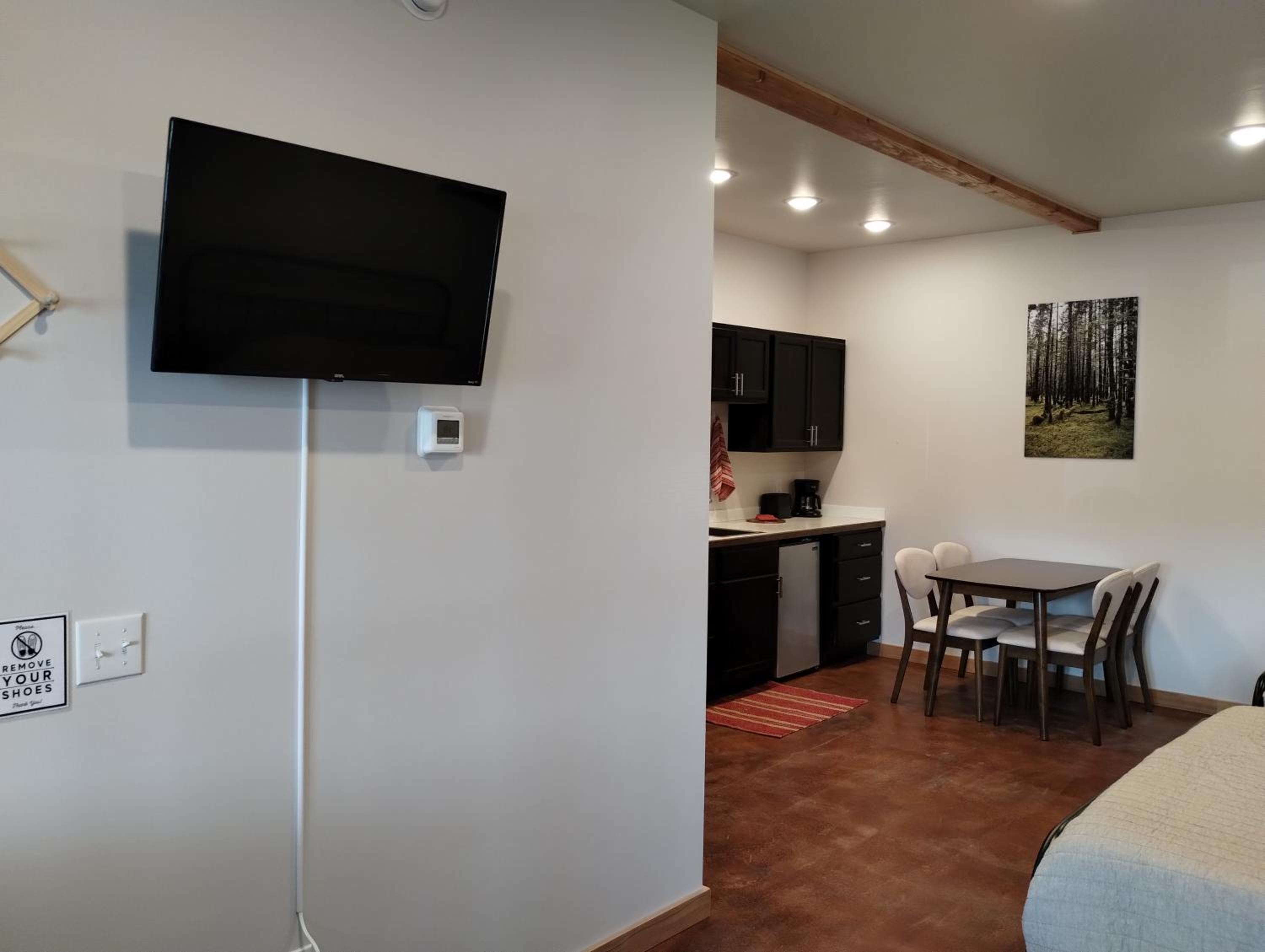 Homer Vacations - Leisure Suite - Homer Seaplane Base - Property Image 1