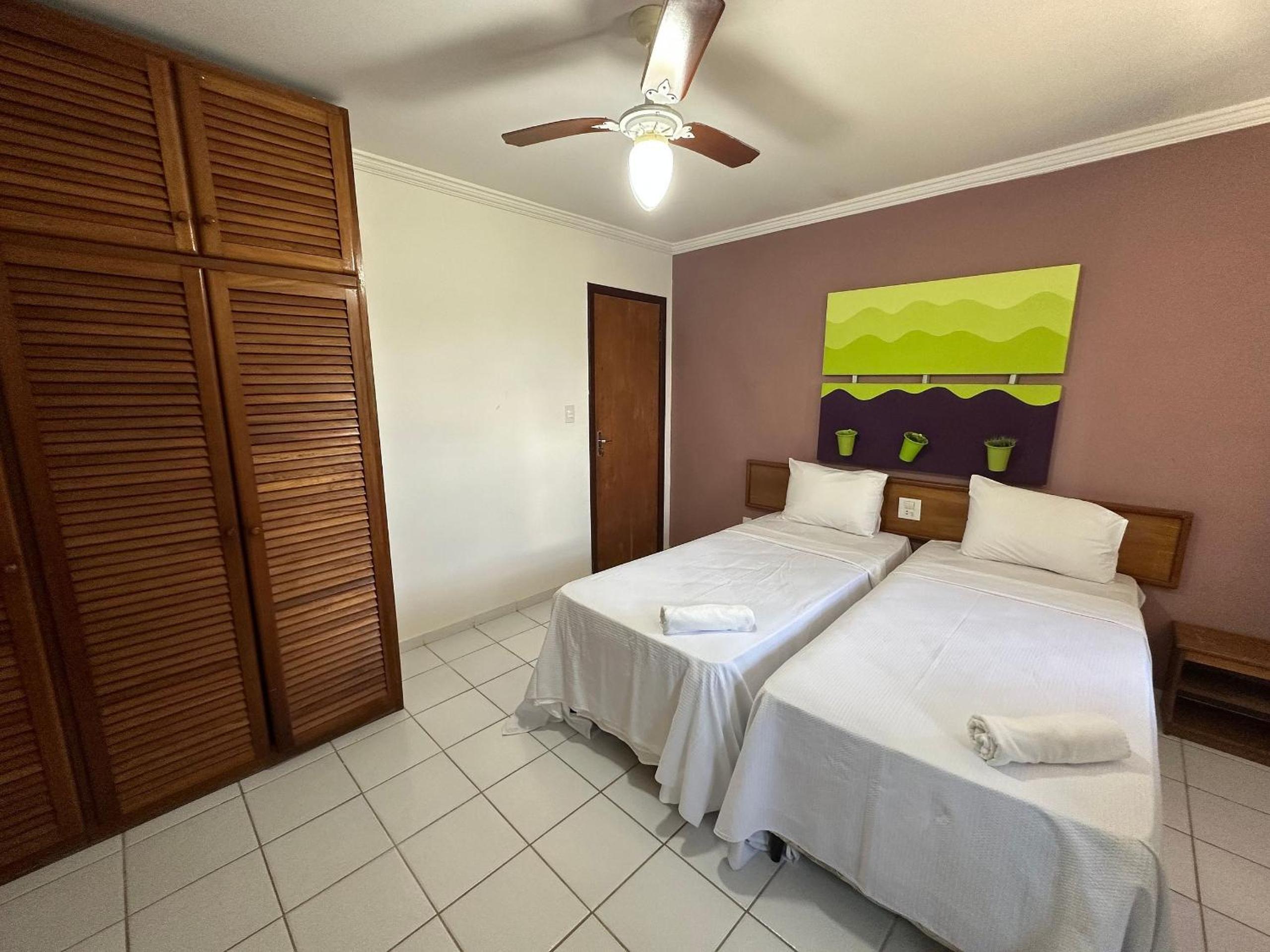 Casas com 2 ou 3 suítes no Residencial Jerusalem 2,frente mar em Coroa Vermelha (BA), condomíonio com piscina, sauna e portaria 24hrs atravessou a rua está