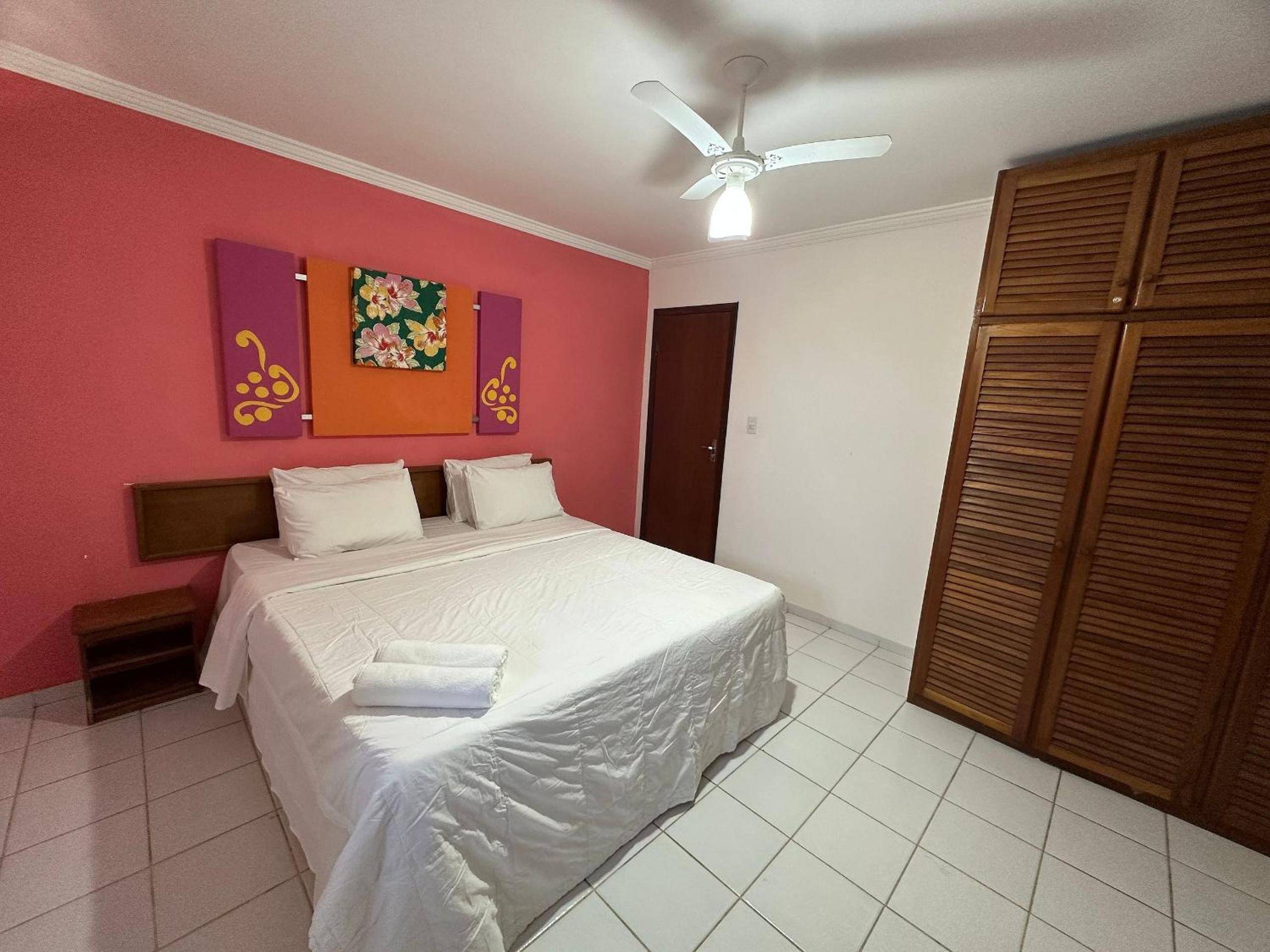 Casas com 2 ou 3 suítes no Residencial Jerusalem 2,frente mar em Coroa Vermelha (BA), condomíonio com piscina, sauna e portaria 24hrs atravessou a rua está