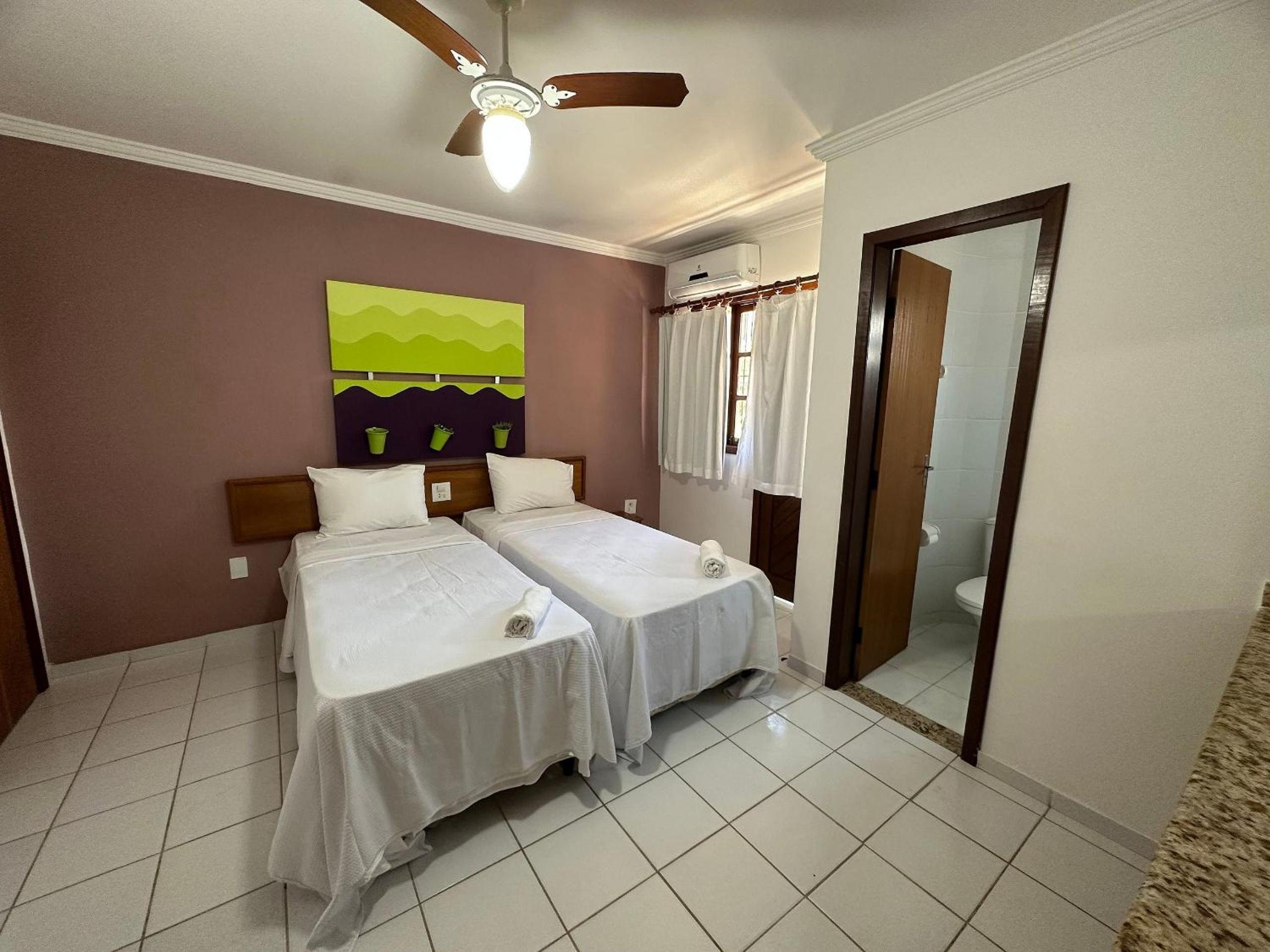 Casas com 2 ou 3 suítes no Residencial Jerusalem 2,frente mar em Coroa Vermelha (BA), condomíonio com piscina, sauna e portaria 24hrs atravessou a rua está