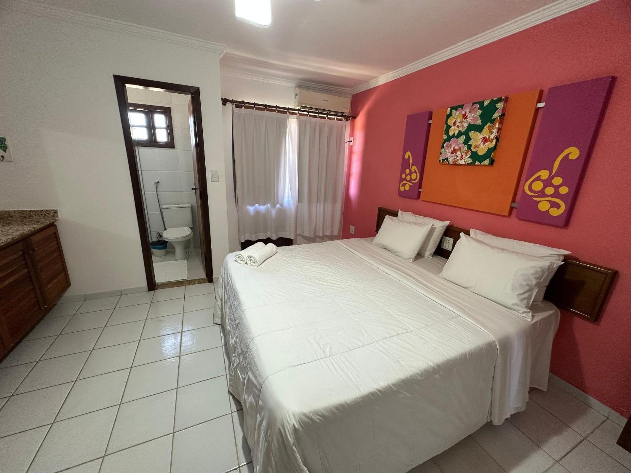 Casas com 2 ou 3 suítes no Residencial Jerusalem 2,frente mar em Coroa Vermelha (BA), condomíonio com piscina, sauna e portaria 24hrs atravessou a rua está
