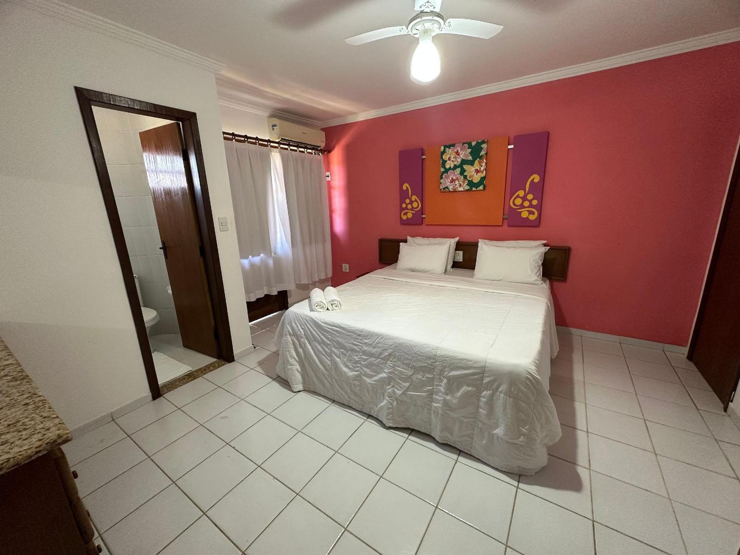Casas com 2 ou 3 suítes no Residencial Jerusalem 2,frente mar em Coroa Vermelha (BA), condomíonio com piscina, sauna e portaria 24hrs atravessou a rua está