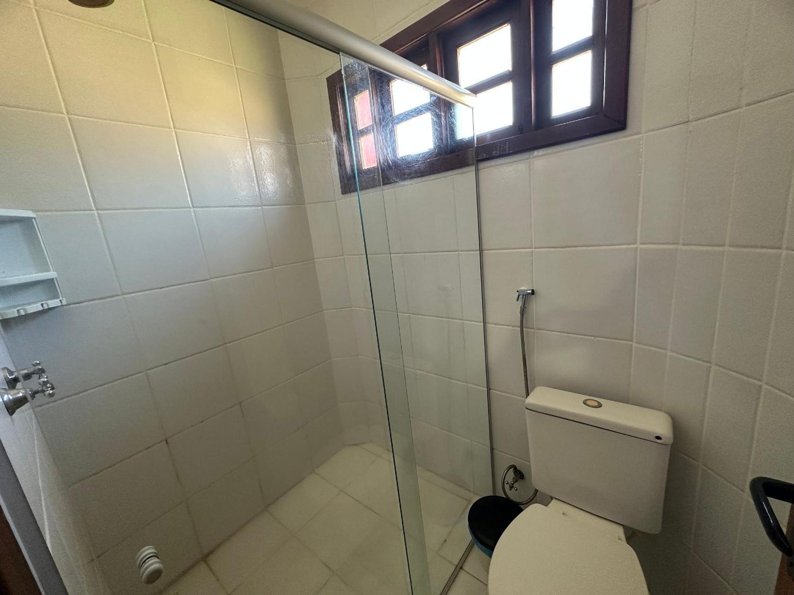 Casas com 2 ou 3 suítes no Residencial Jerusalem 2,frente mar em Coroa Vermelha (BA), condomíonio com piscina, sauna e portaria 24hrs atravessou a rua está