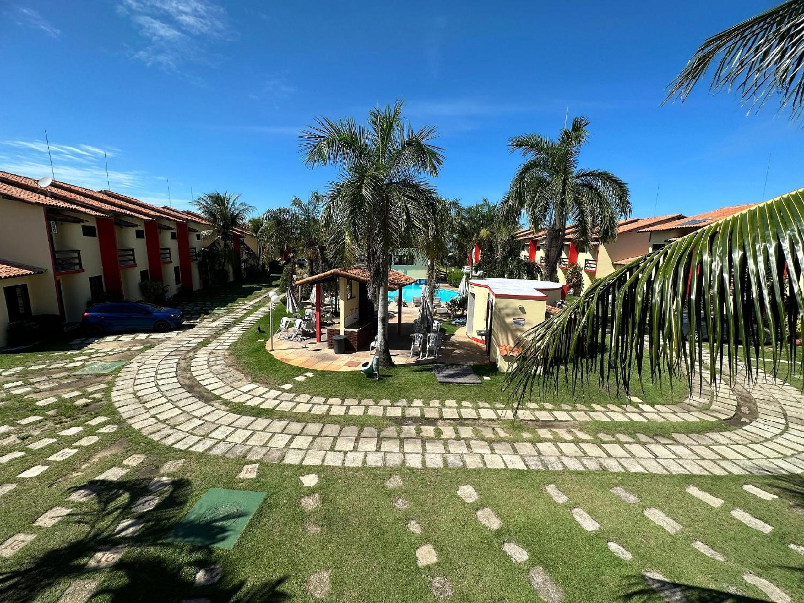 Casas com 2 ou 3 suítes no Residencial Jerusalem 2,frente mar em Coroa Vermelha (BA), condomíonio com piscina, sauna e portaria 24hrs atravessou a rua está