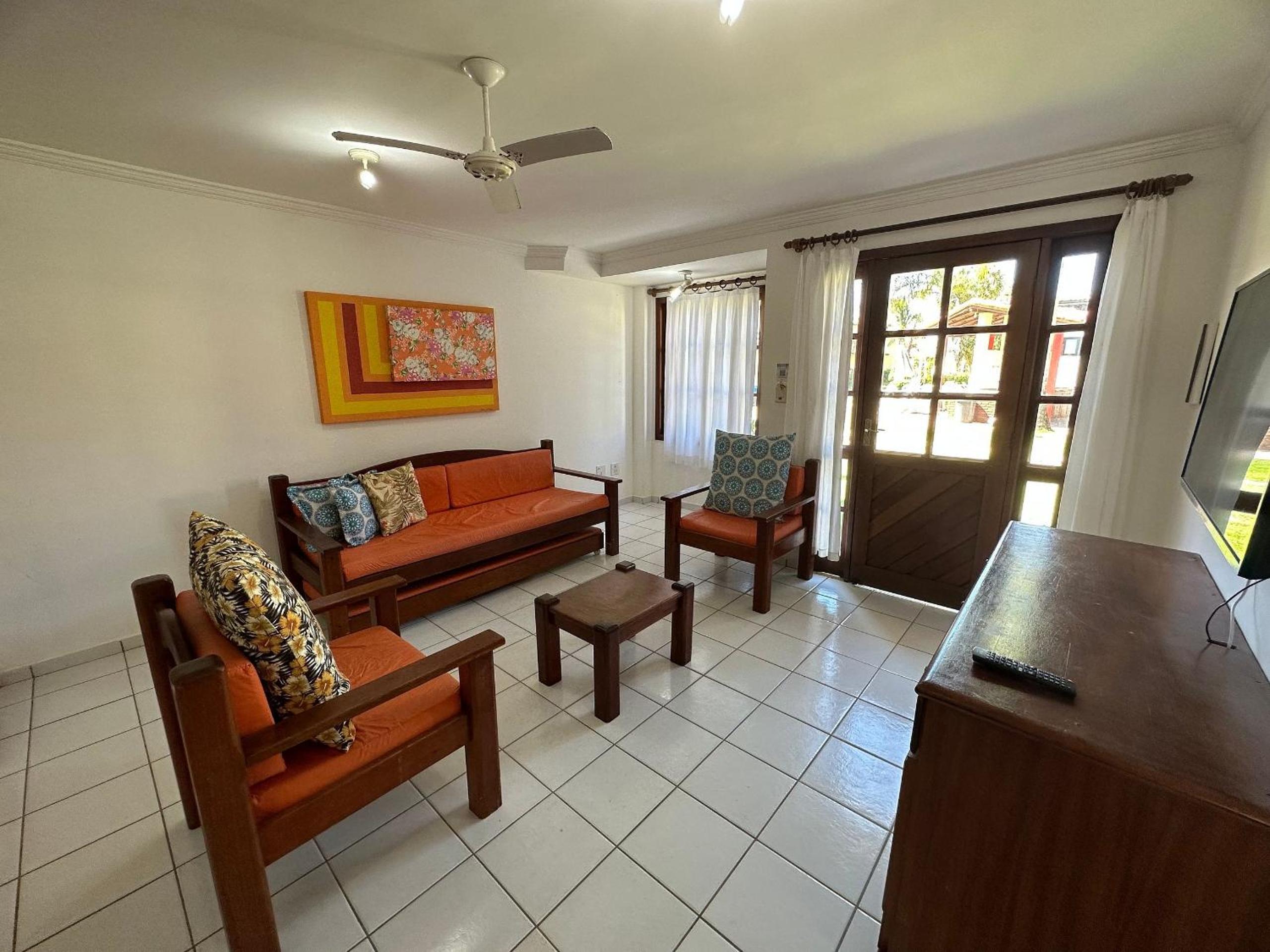 Casas com 2 ou 3 suítes no Residencial Jerusalem 2,frente mar em Coroa Vermelha (BA), condomíonio com piscina, sauna e portaria 24hrs atravessou a rua está