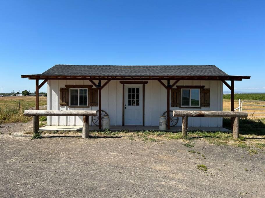 Adorable One Bedroom Cottage view 2