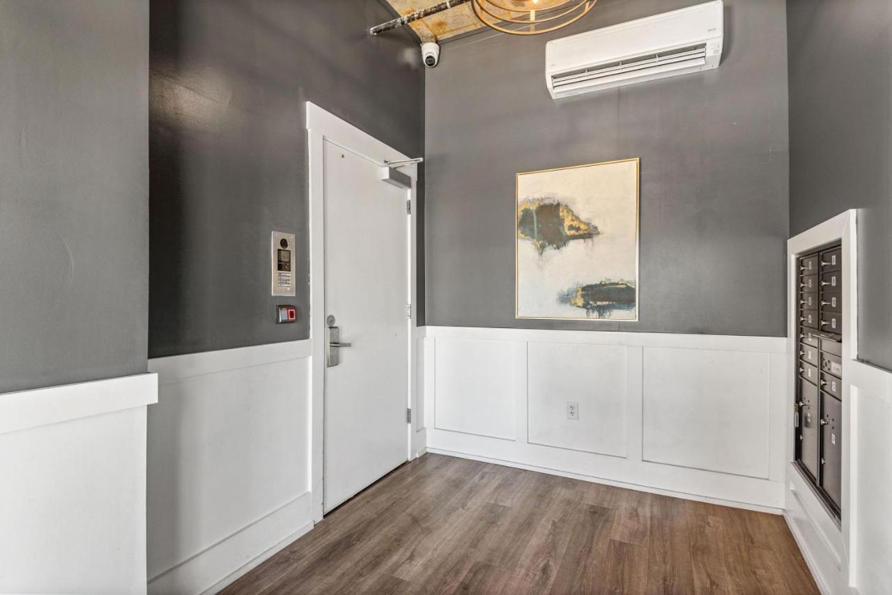 High End Getaway w balcony in Prime West End view 2