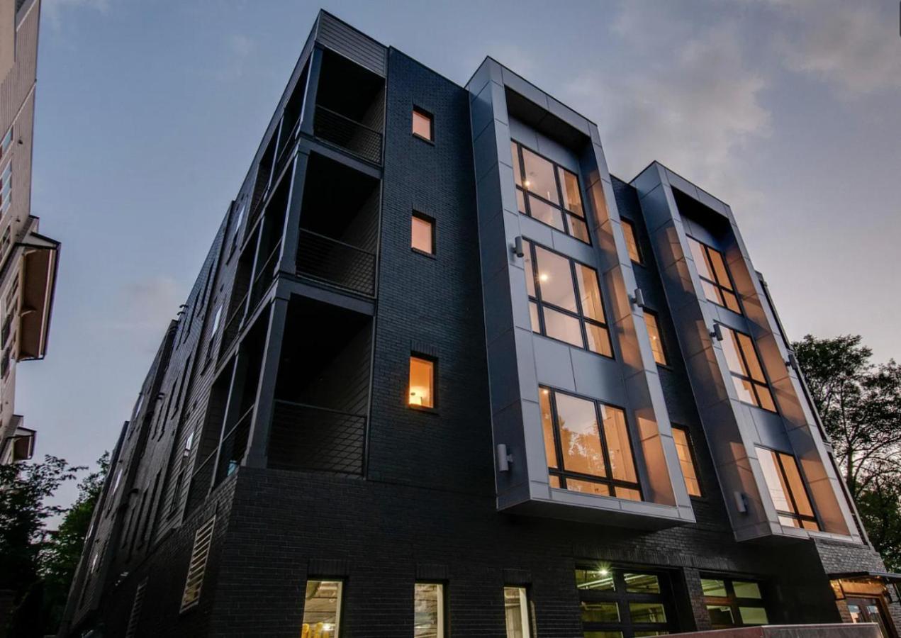 High End Getaway w balcony in Prime West End view 3
