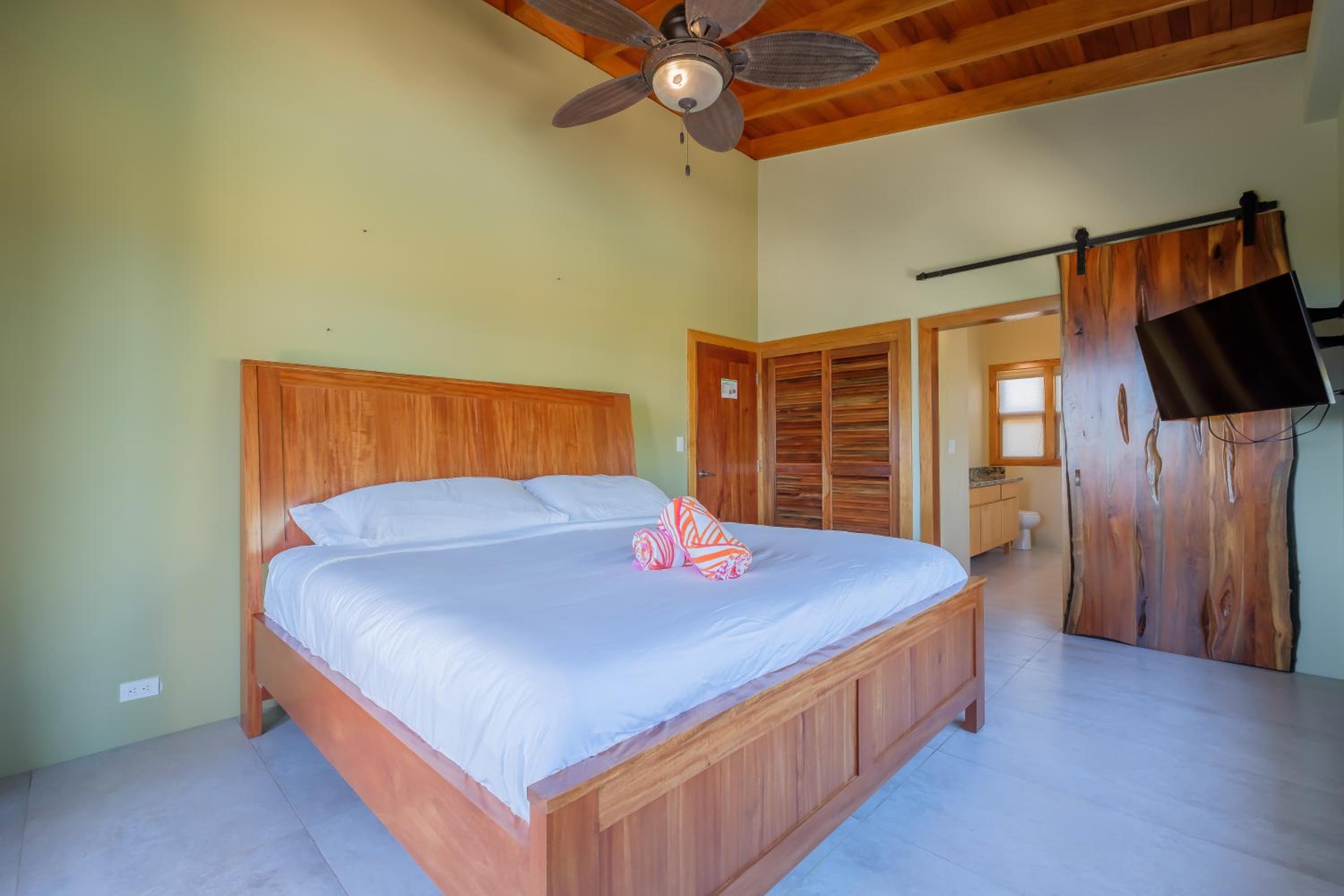 Suite 2 at Island Pearl Gold Standard Certified