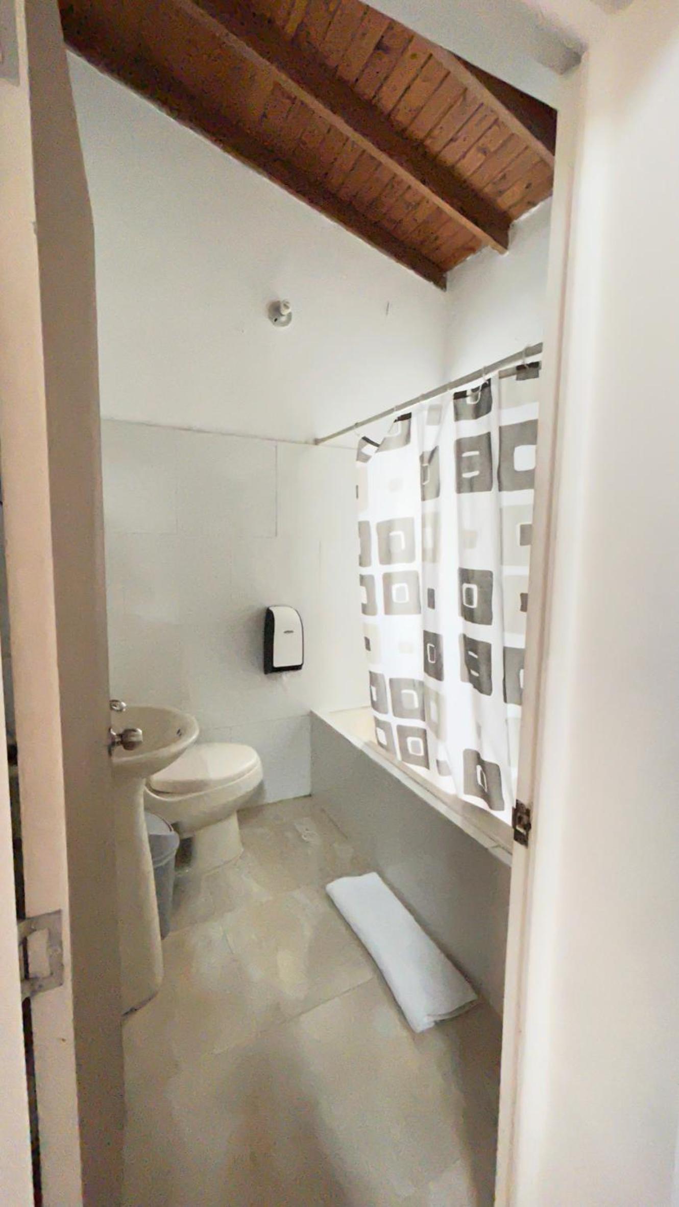Hostal Lleras Calle 8