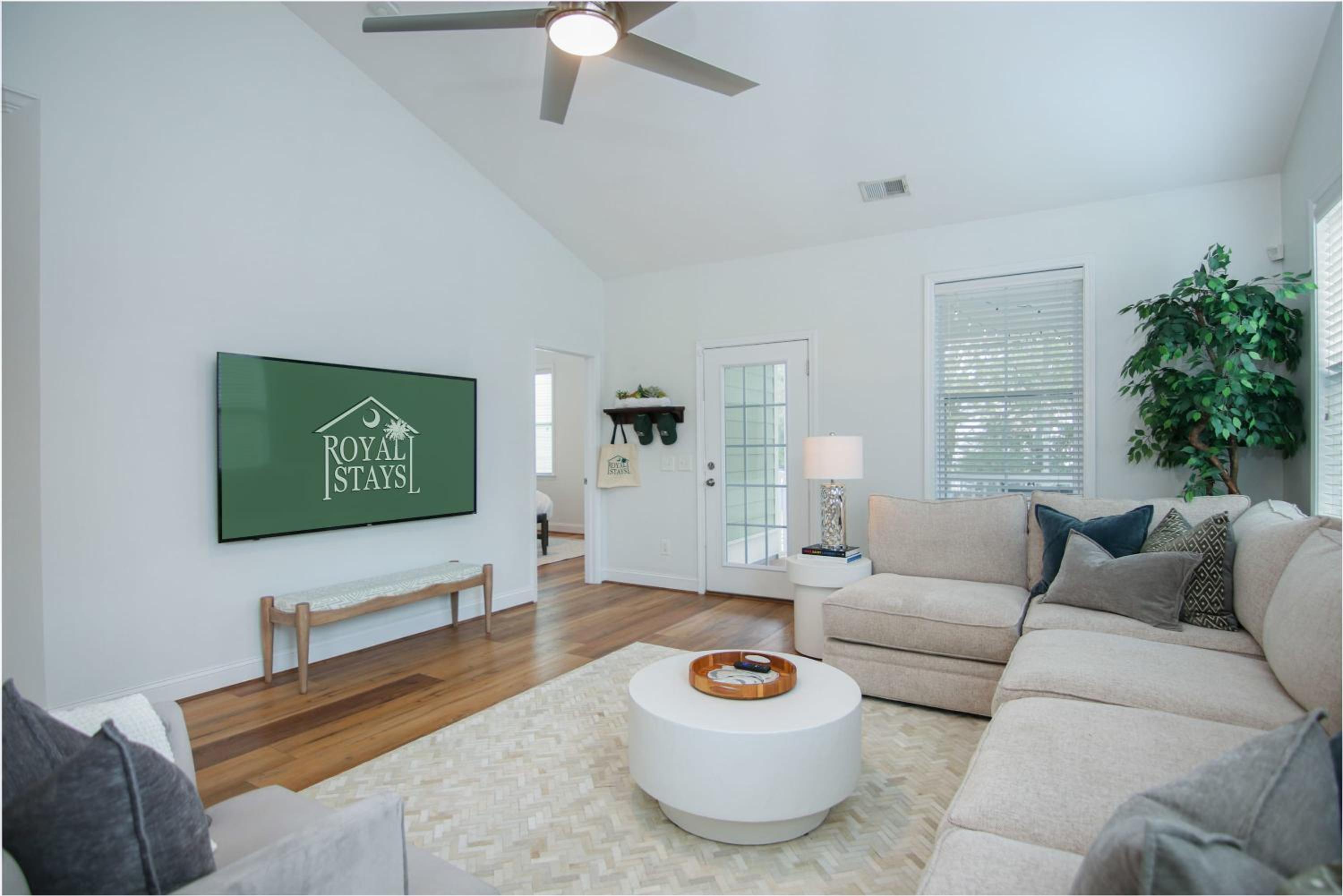 The Jade, Park Circle, Mins to Dwtn and Beaches view 3