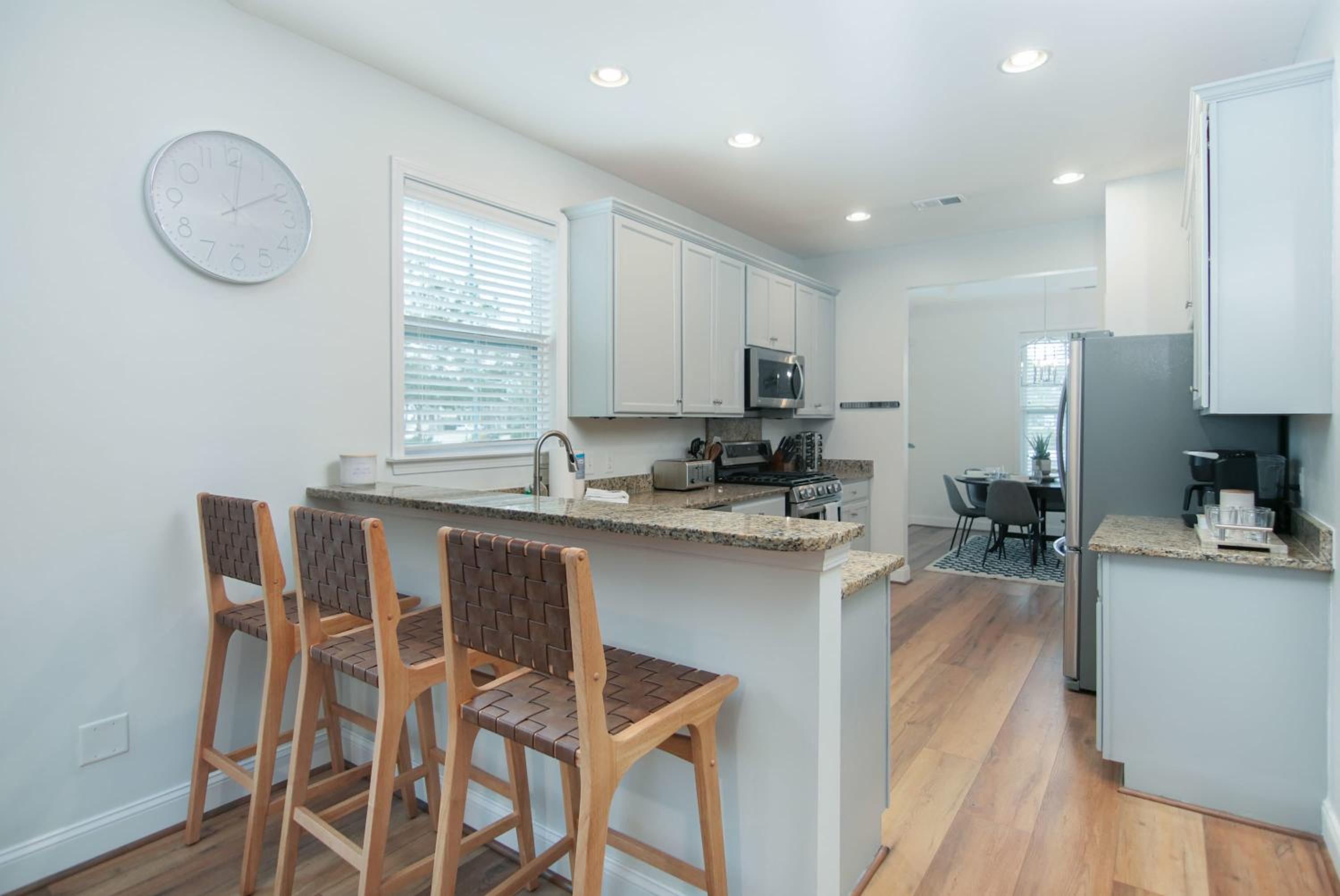 The Jade, Park Circle, Mins to Dwtn and Beaches view 5