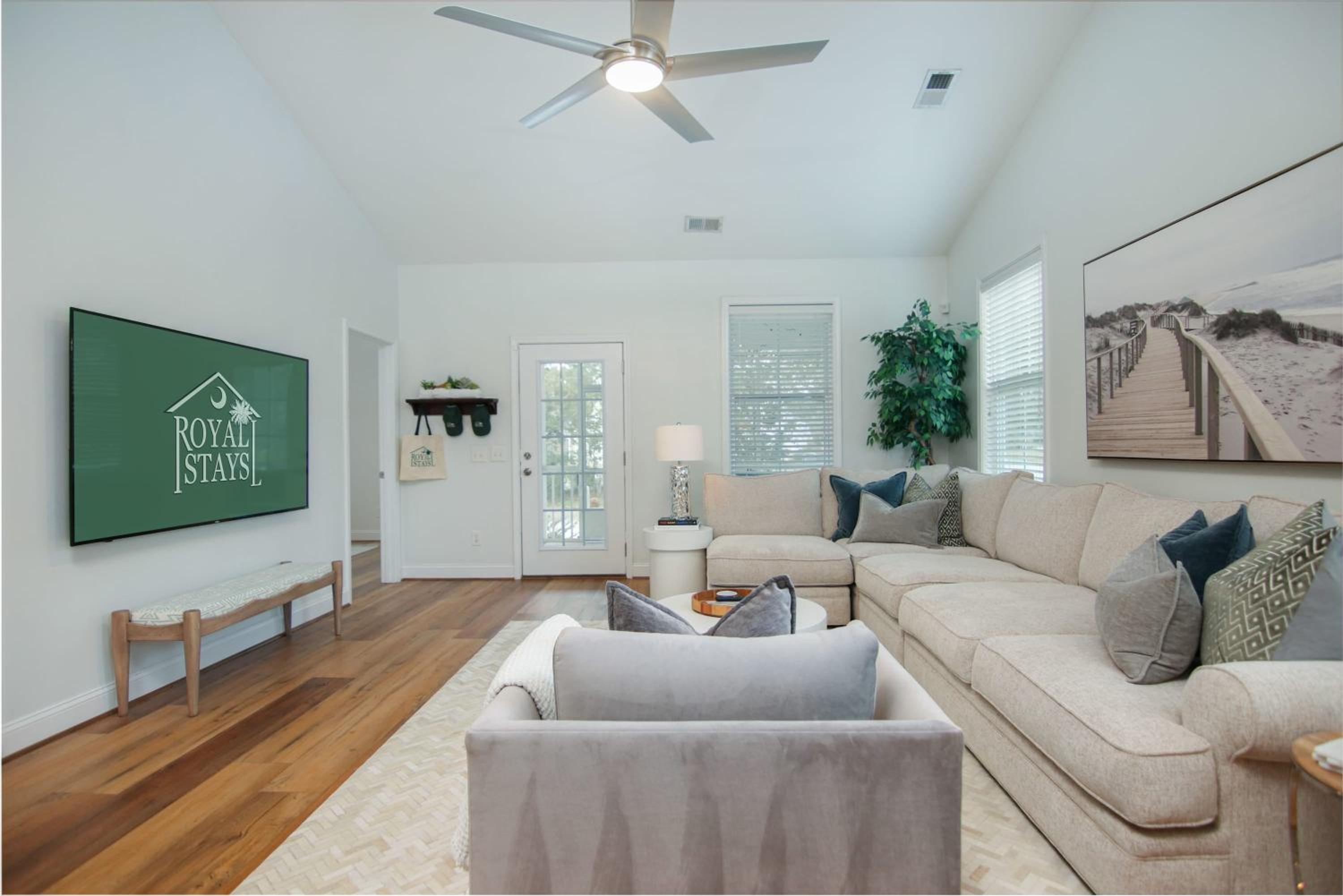 The Jade, Park Circle, Mins to Dwtn and Beaches view 4