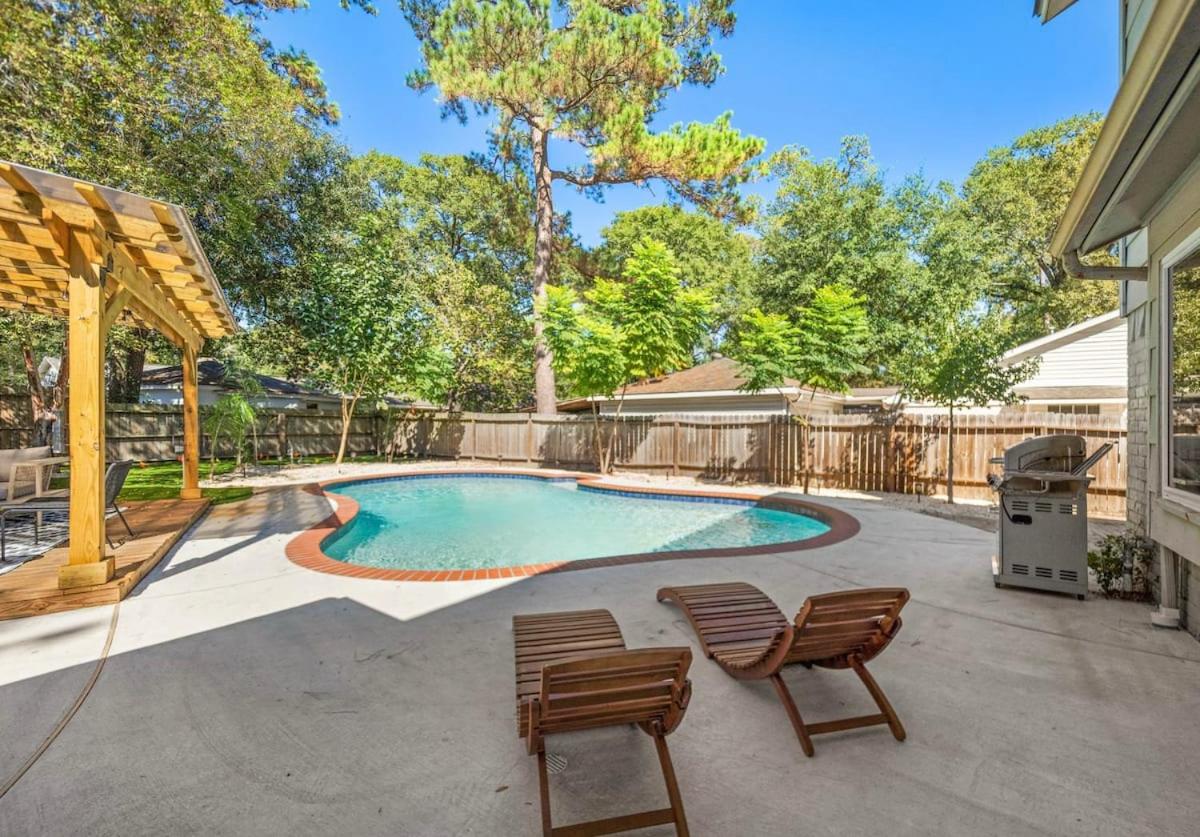 The Pines I Sleeps 12 I Private Pool I Patio & BBQ view 5