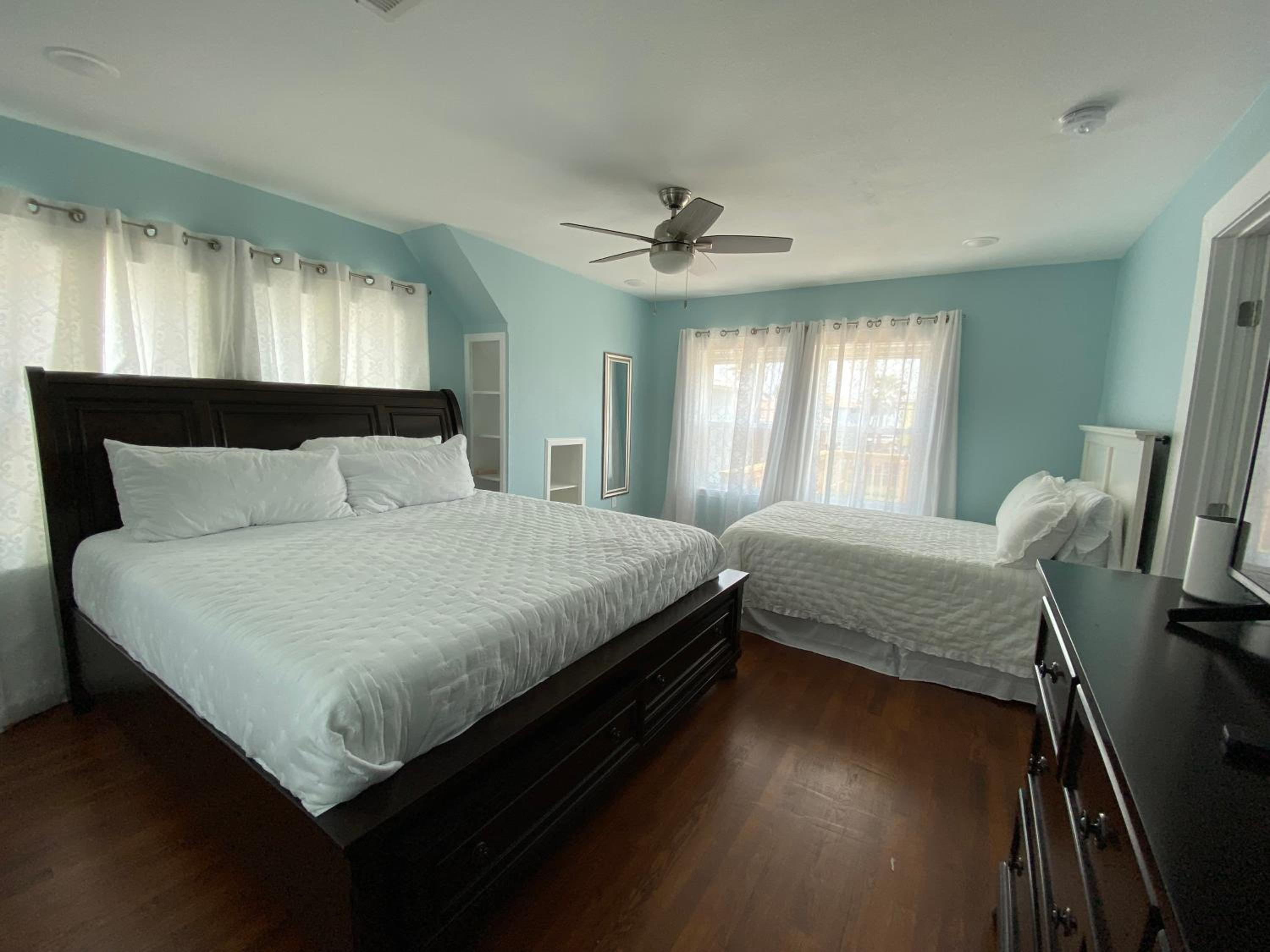Ocean view, newly renovated home, central location, plenty of parkings
