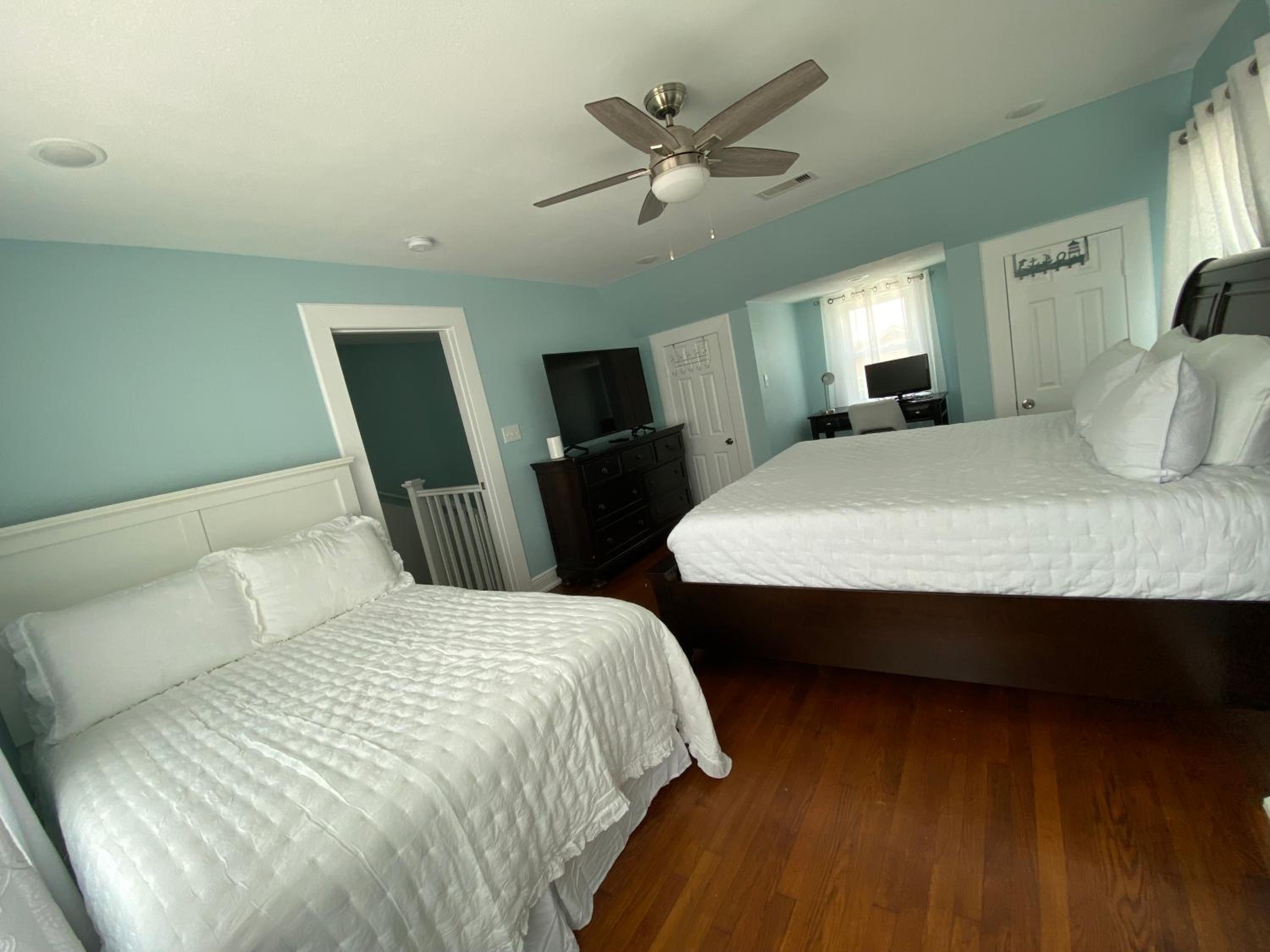Ocean view, newly renovated home, central location, plenty of parkings