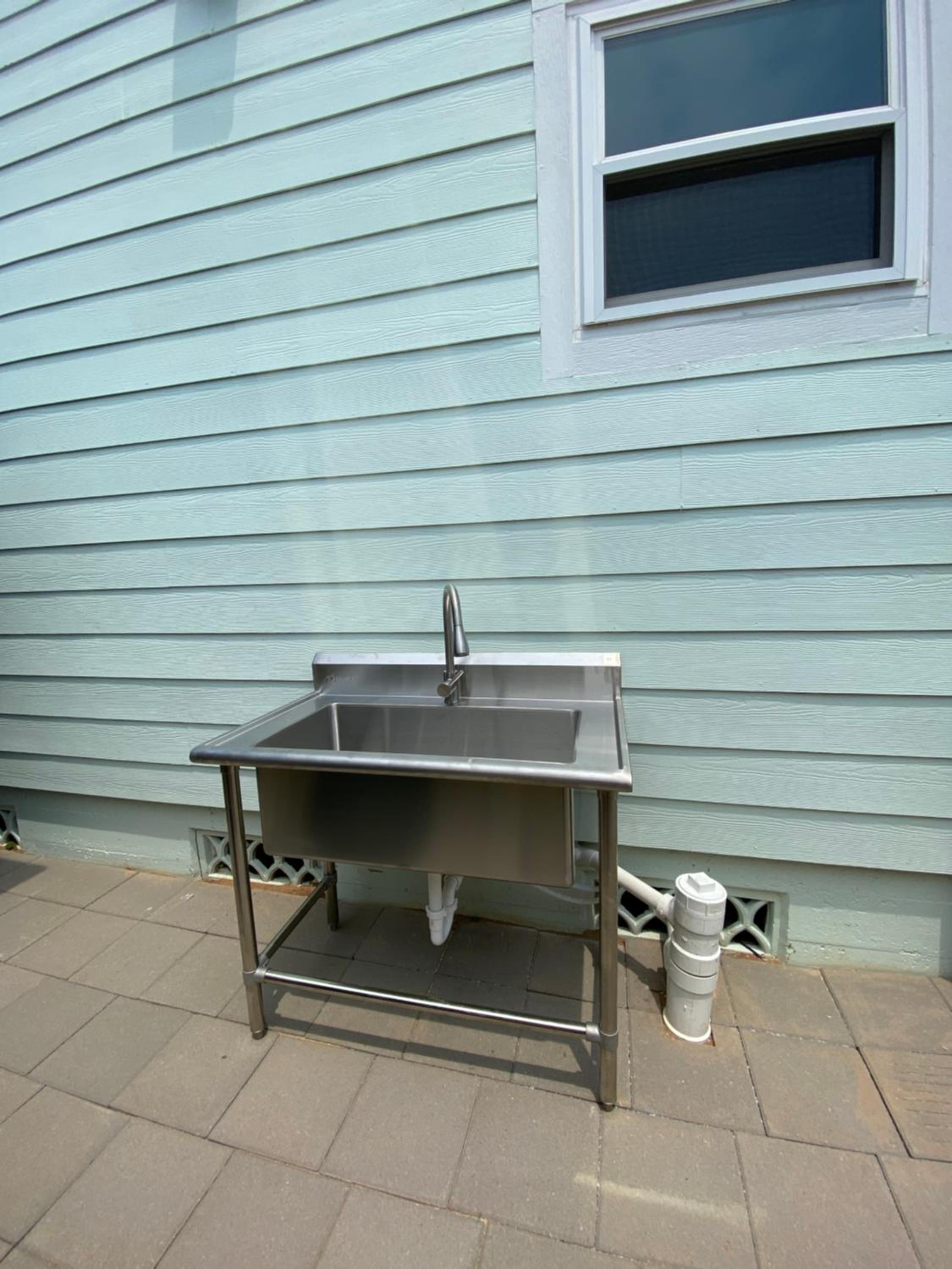 Ocean view, newly renovated home, central location, plenty of parkings