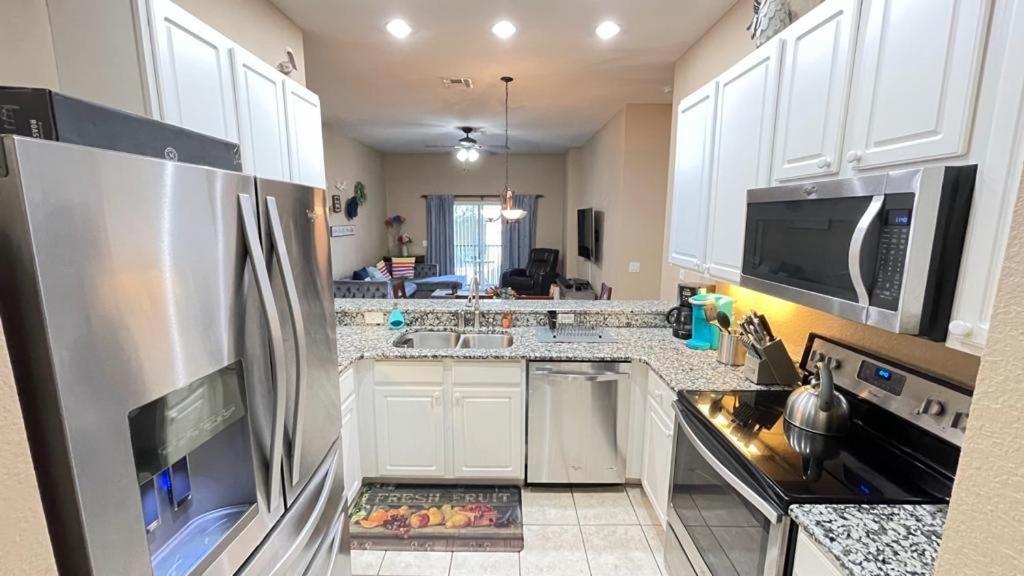 Beautiful 3 Bedroom Apartment minutes from Disney! view 3