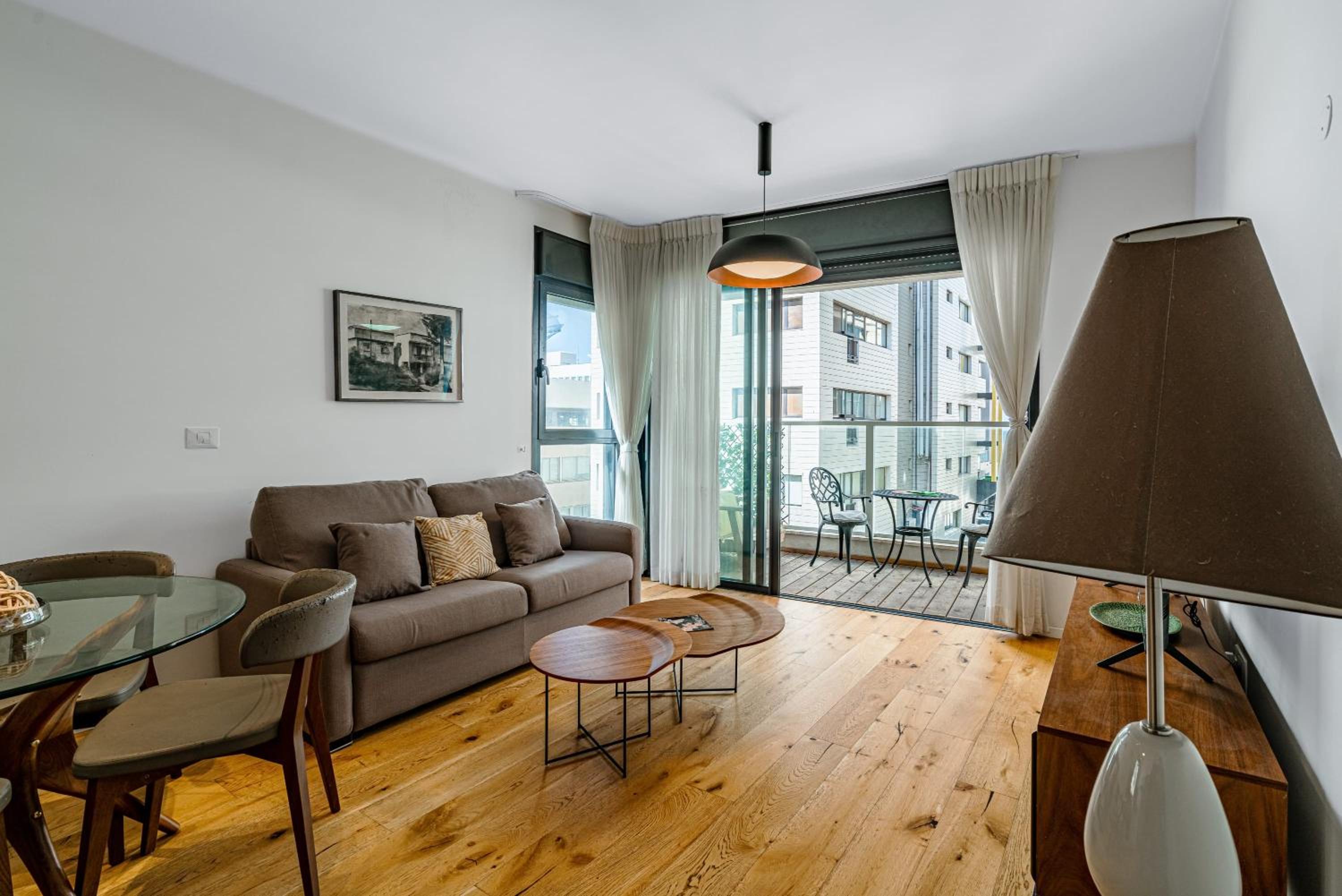 Chic 1BR in Ben Yehuda by Holiday Rentals view 3