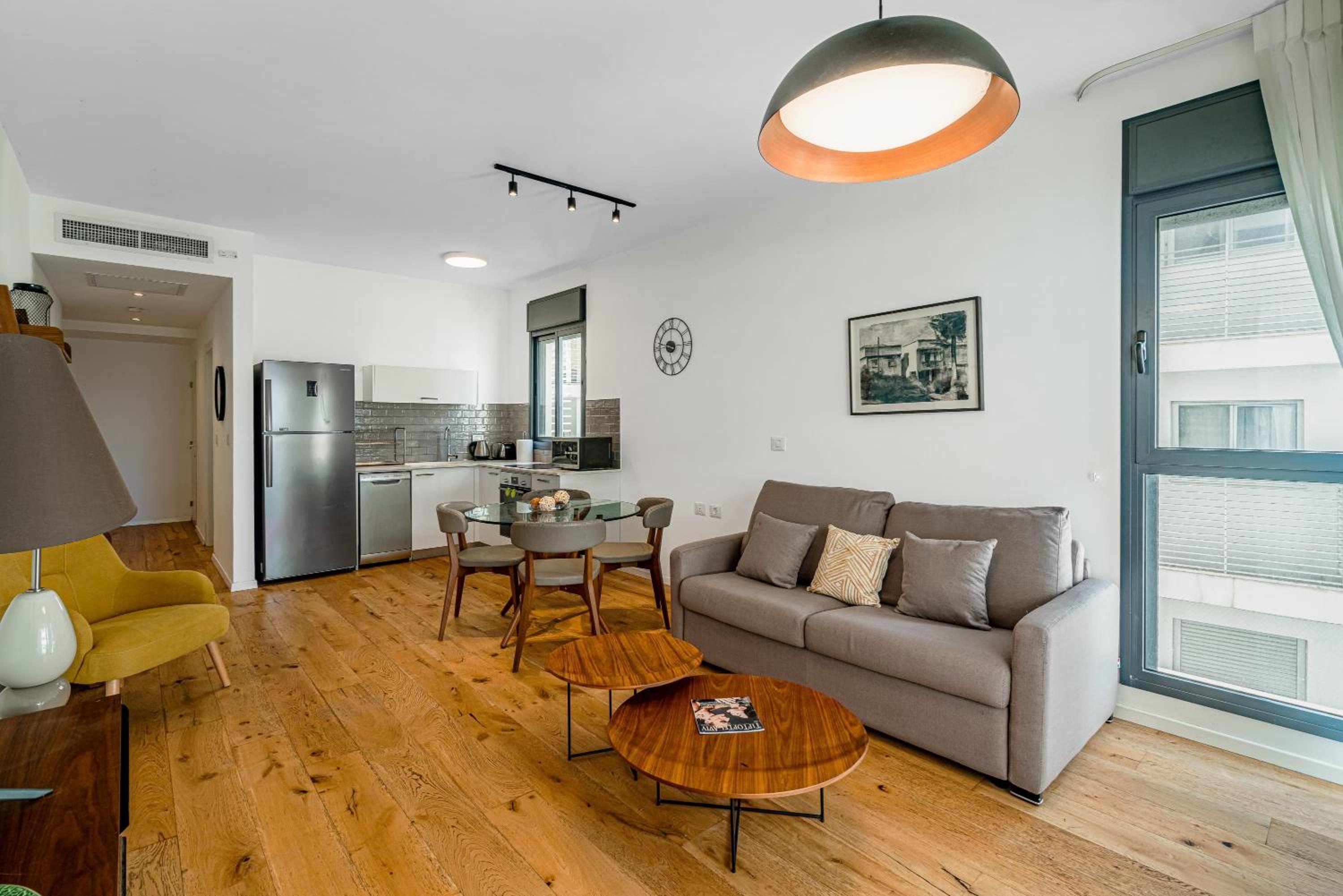 Chic 1BR in Ben Yehuda by Holiday Rentals view 4