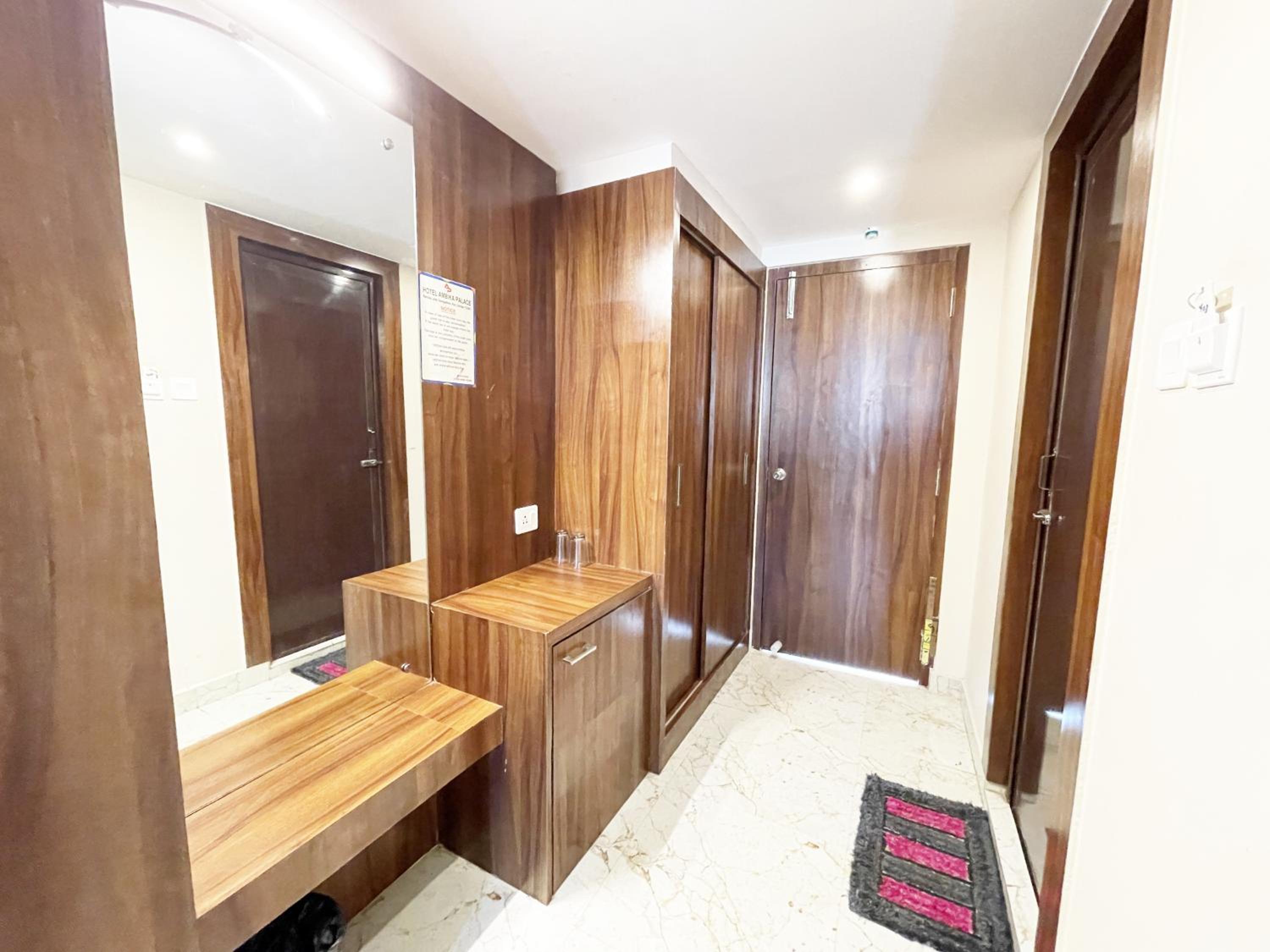 Hotel Ambika Palace New