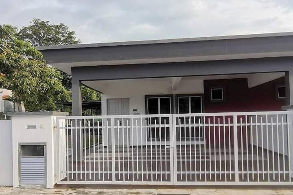 Arowana Port Dickson Homestay